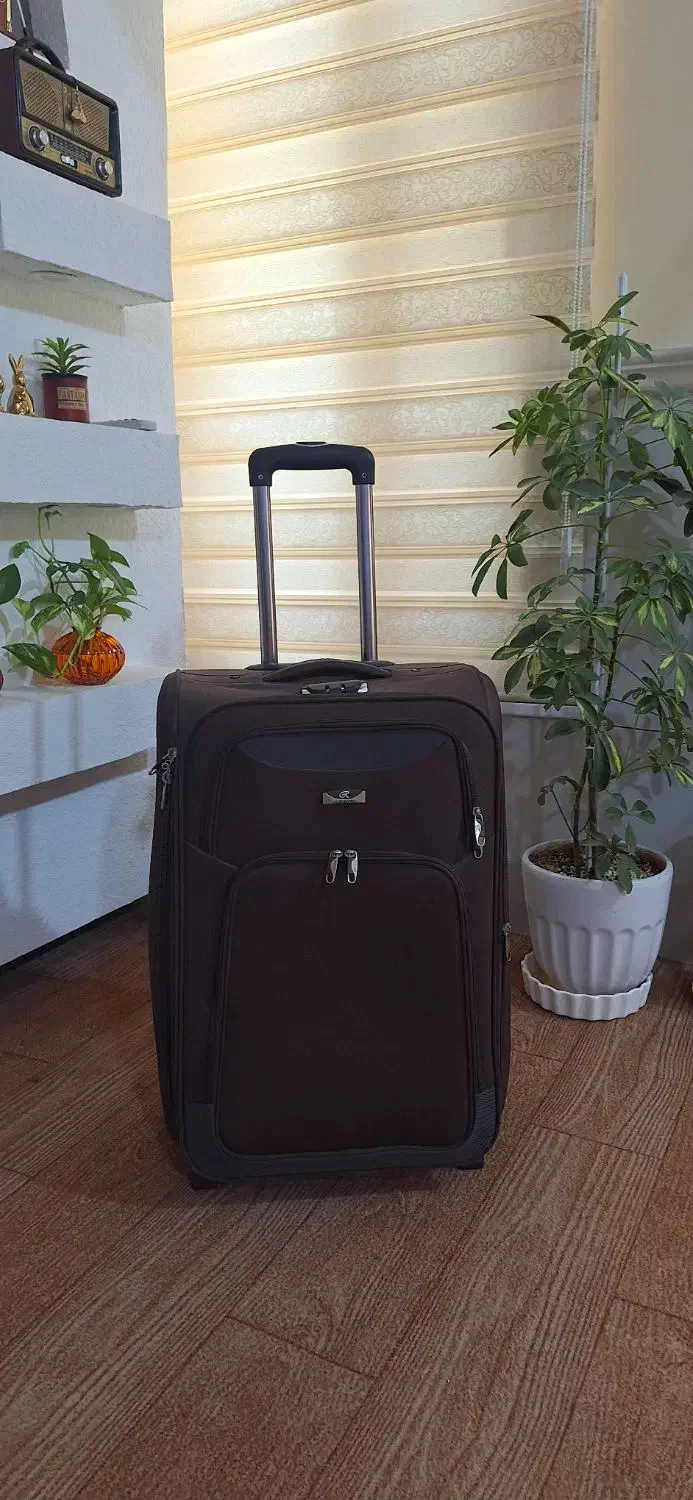 یک عدد چمدان سایز بزرگ|کیف، کفش، کمربند|بوشهر, |دیوار