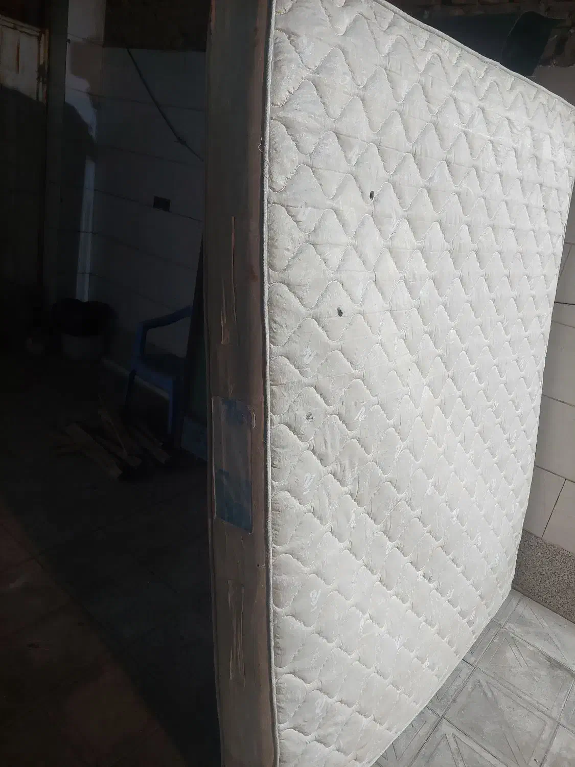 تشک تخت دو نفره و کمد ایستاده فلزی|تشک تختخواب|کرمان, |دیوار