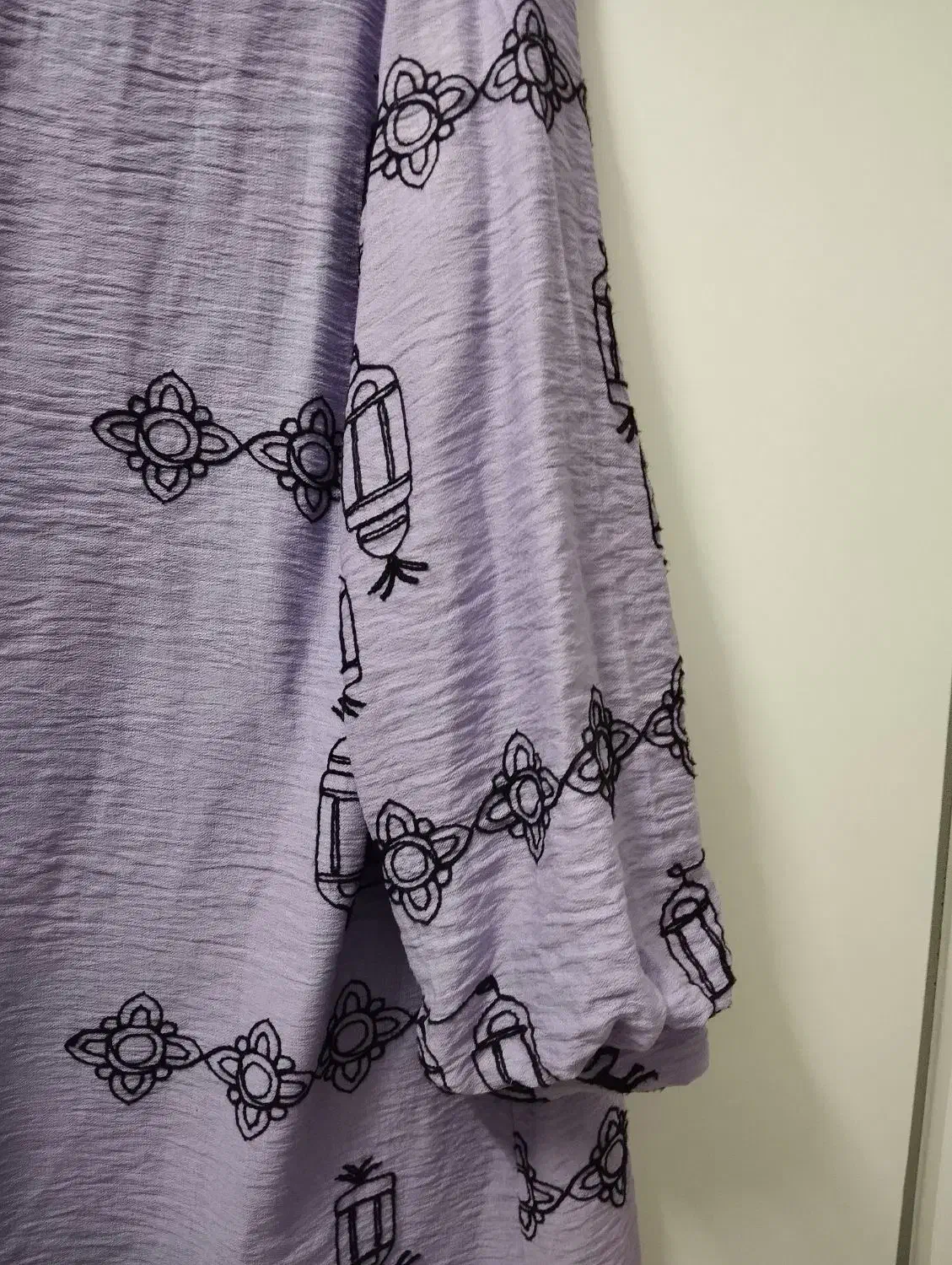 مانتو|لباس|تربت‌حیدریه, قائم|دیوار