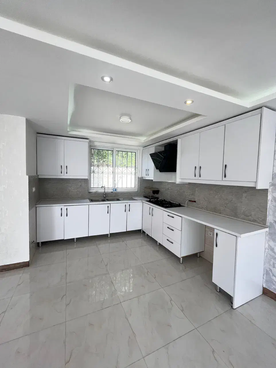 فروش خانه ویلایی ۲۴۰ متری ۳ خوابه|فروش خانه و ویلا|خشکبیجار, |دیوار