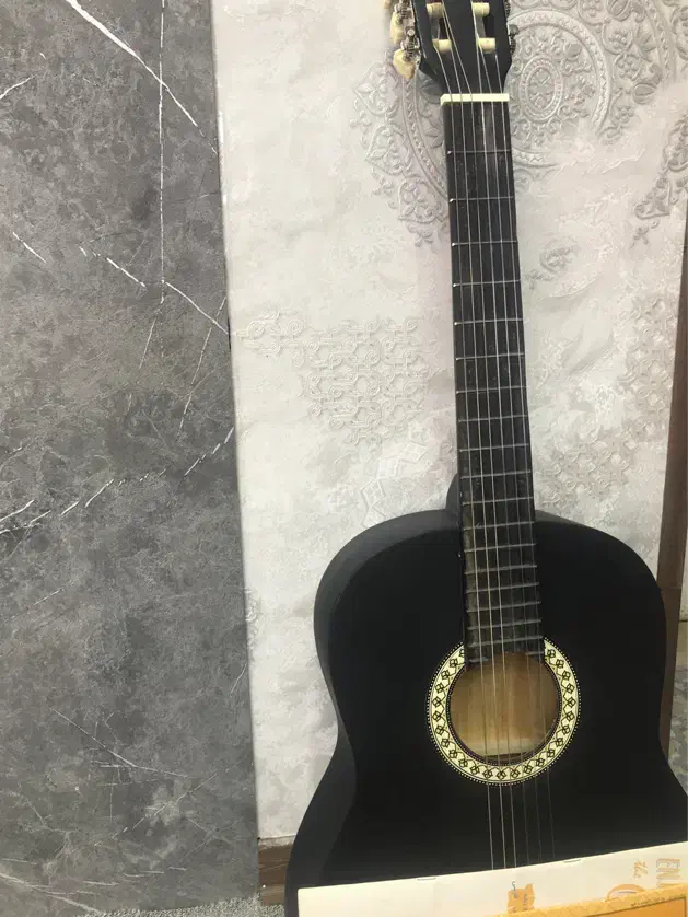 فروش گیتار کوک شده همراه ۲کتاب آموزشی|گیتار، بیس، امپلیفایر|فولادشهر, مسکن مهر فولادشهر|دیوار