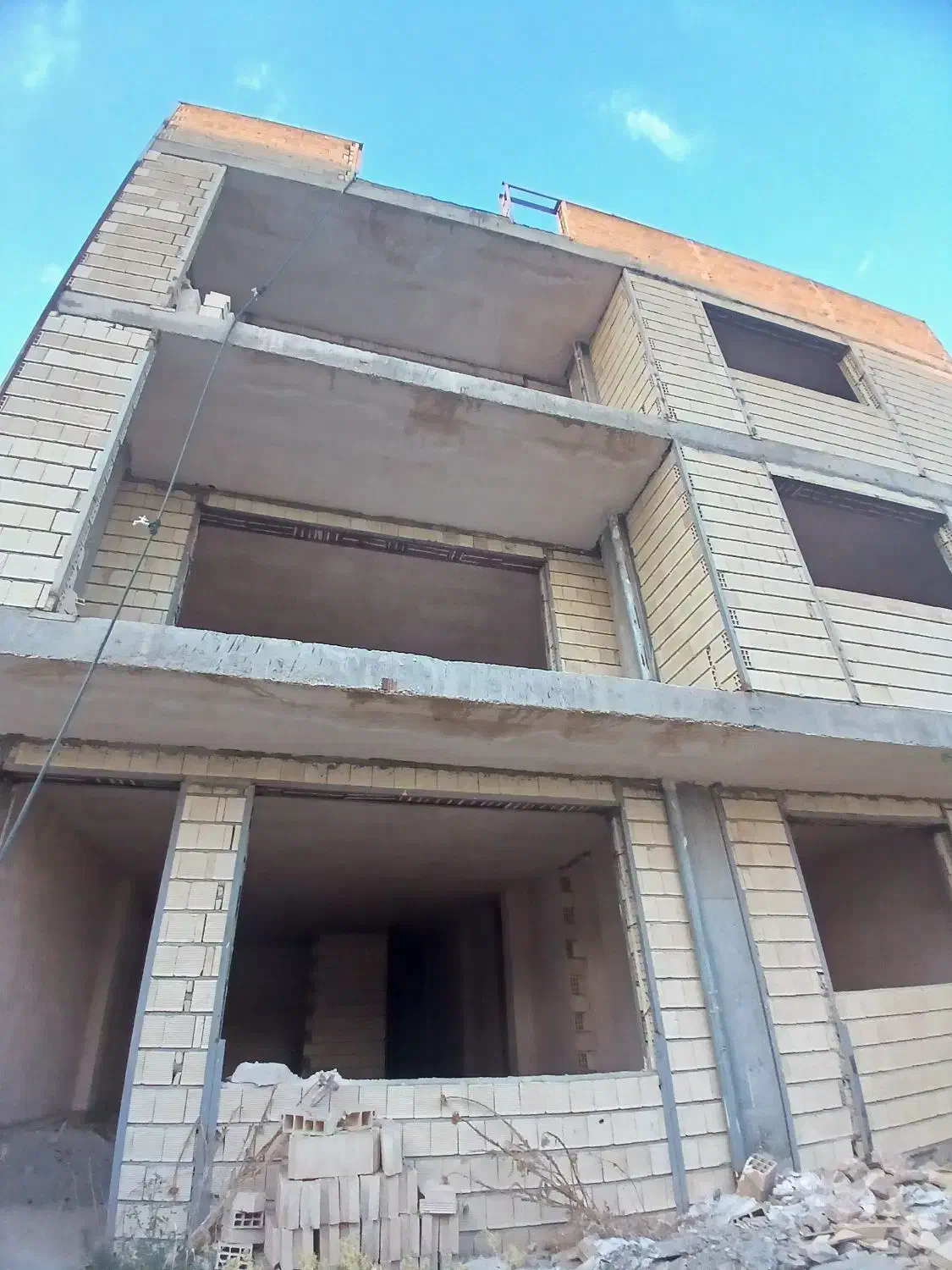 فروش ۳ طبقه سفت کاری نیمه ساز حوالی ۴راه فرمانداری|فروش آپارتمان|فارسان, |دیوار