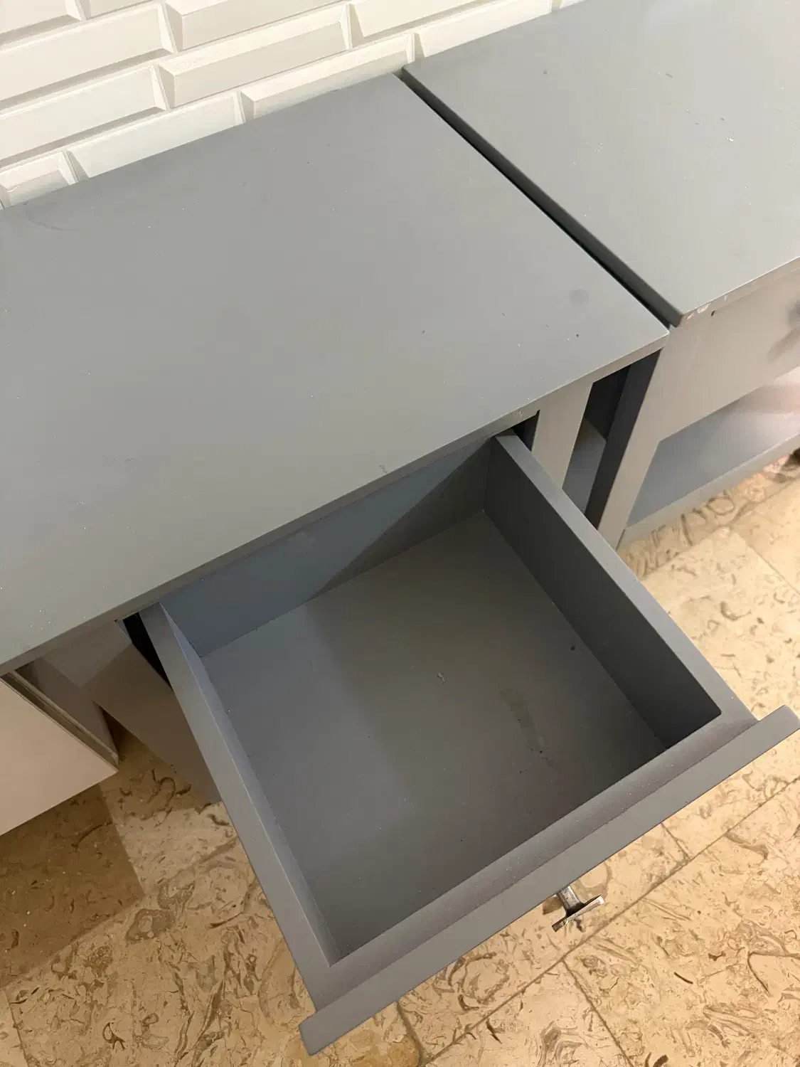 پاتختی چوبی رنگ طوسی در حد نو|تخت و سرویس خواب|لنگرود, |دیوار