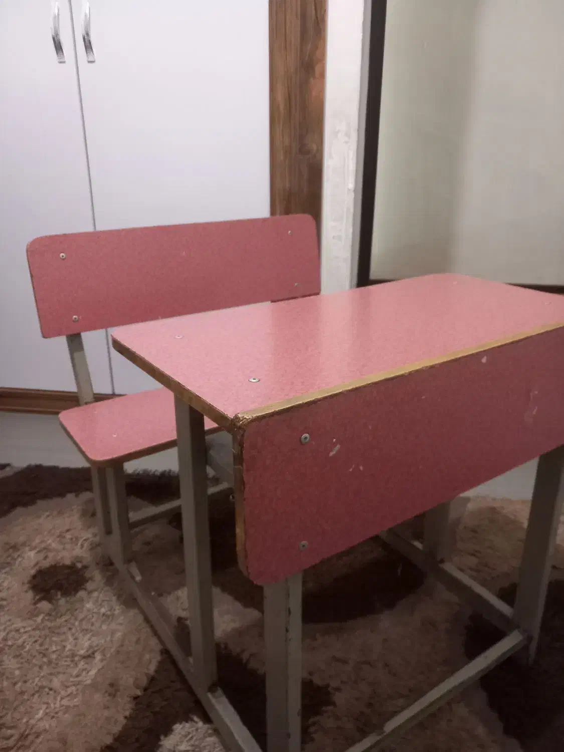 میز تحریر|میز تحریر و کامپیوتر|گلبهار, شهر جدید گلبهار|دیوار