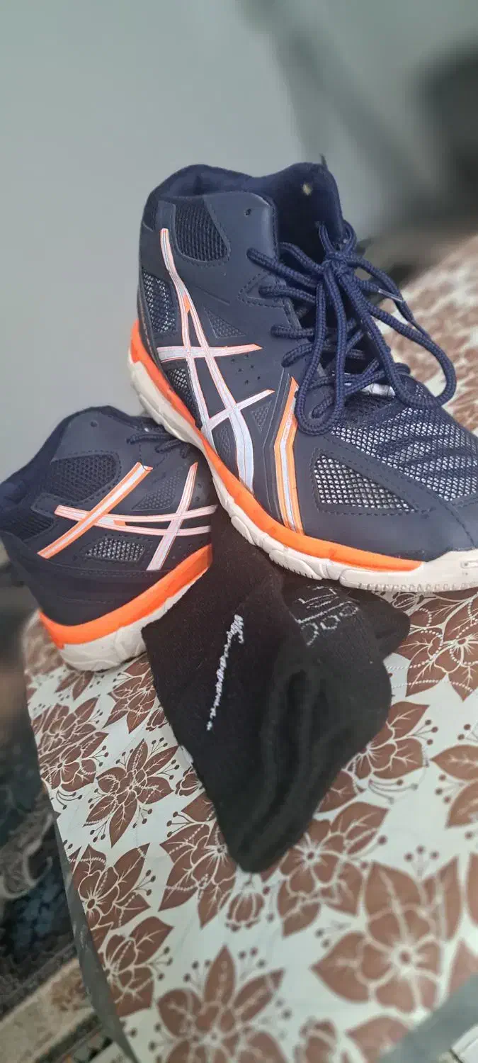 فروش کتونی والیبال سایز۳۷|کیف، کفش، کمربند|رضوانشهر, |دیوار