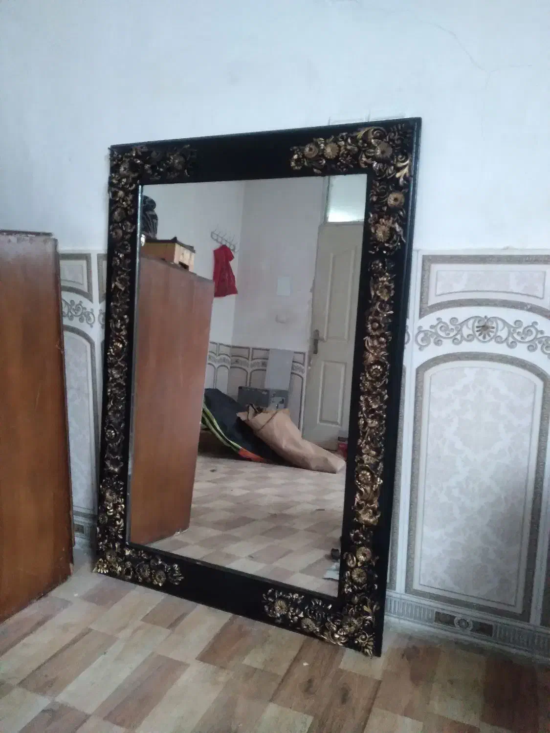 قاب و آینه سلطنتی|آینه|بروجرد, |دیوار