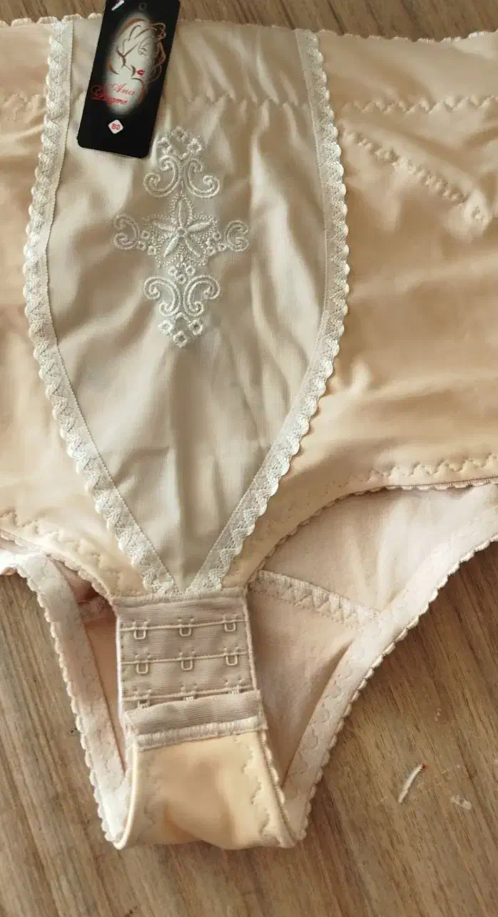 گن لاغری شورتی|لباس|شاهین‌شهر, دهخدا|دیوار