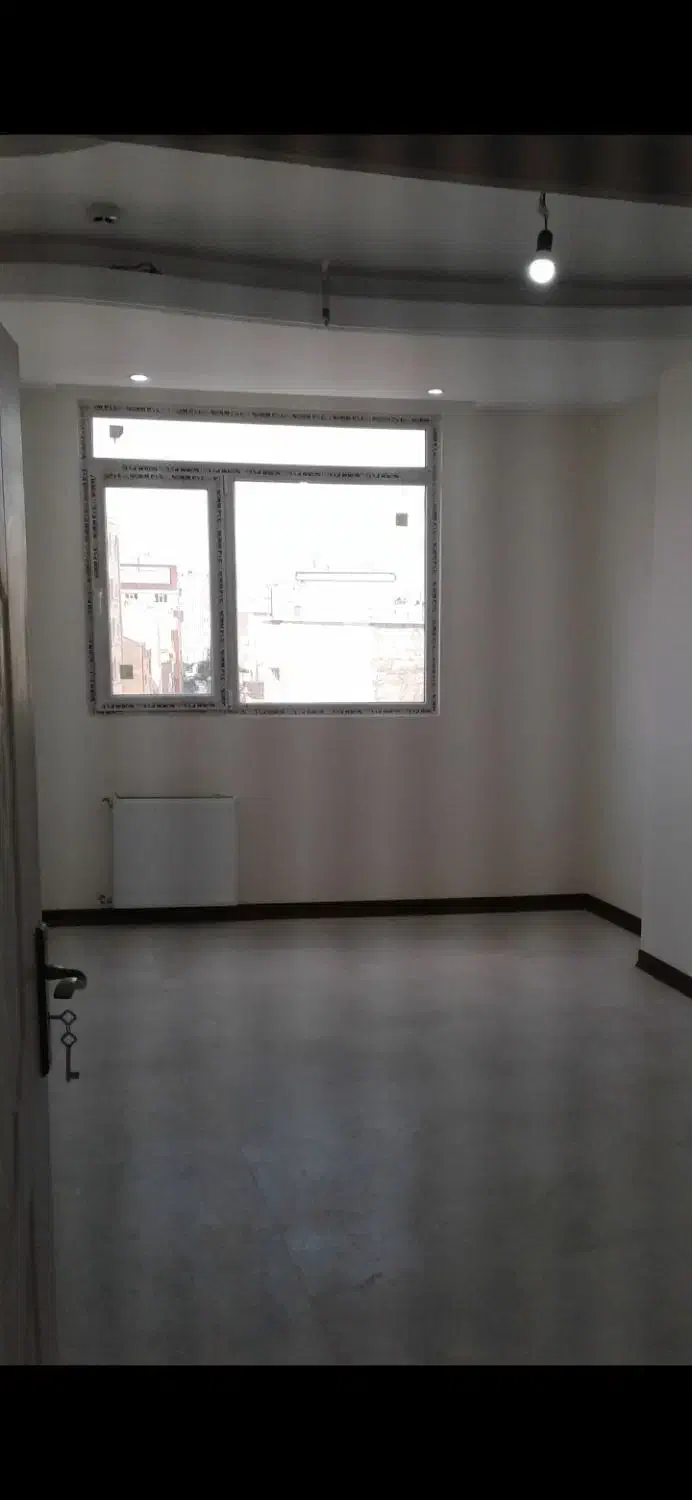 150متر طبقه اول نوساز فول امکانات م باغچه بیدی