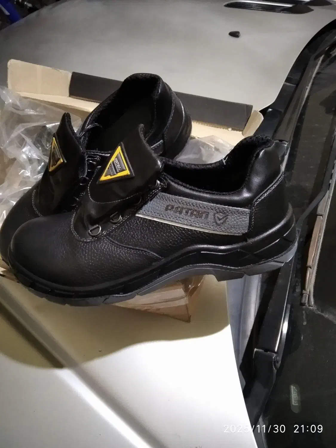 کفش‌کار|کیف، کفش، کمربند|چناران, |دیوار