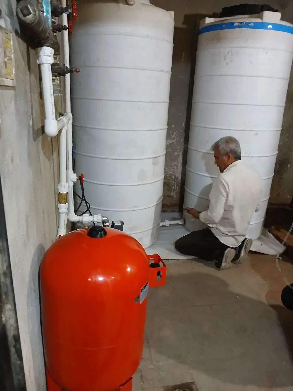 لوله کشی آب نصب پمپ ومخزن شیرآلات وخورده کاری|خدمات پیشه و مهارت|هشتگرد, هشتگرد قدیم|دیوار