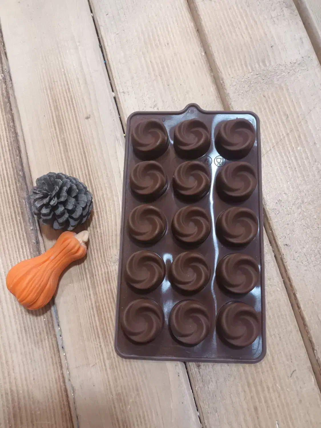 سلیکون شکلات و پاستیل|ظروف پخت‌وپز|گلبهار, شهر جدید گلبهار|دیوار