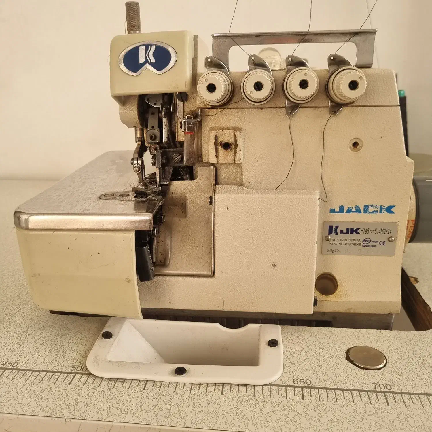 سردوز ۴ نخ صنعتی جک|چرخ خیاطی و ریسندگی|بومهن, |دیوار