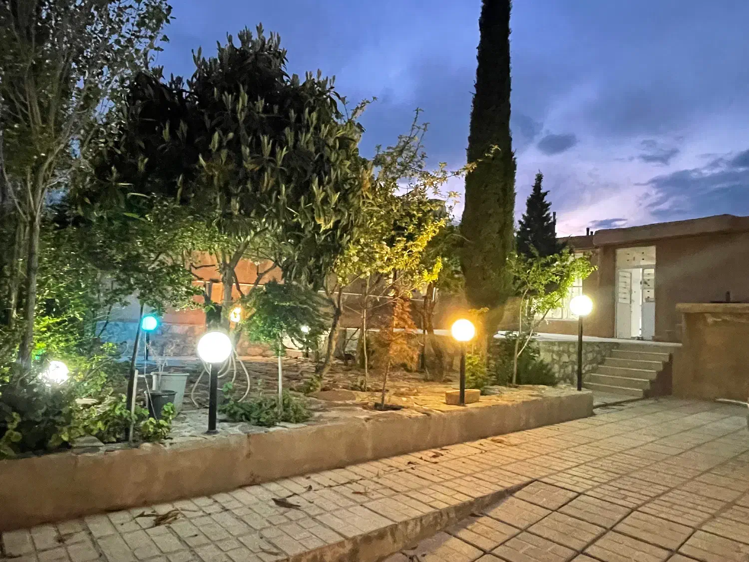 اجاره روزانه منزل مبله قلات|اجارهٔ کوتاهمدت آپارتمان و سوئیت|شیراز, قلات|دیوار