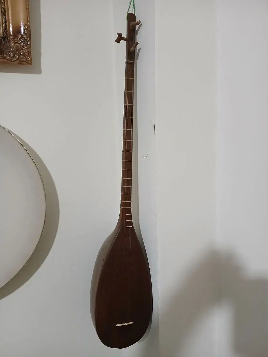 تنبور کاسه ای دو مهر|سازهای سنتی|کرمانشاه, |دیوار