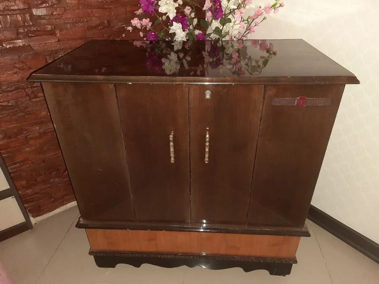 تلویزیون کمدی کلکسیونی|کلکسیون اشیاء عتیقه|بجنورد, |دیوار