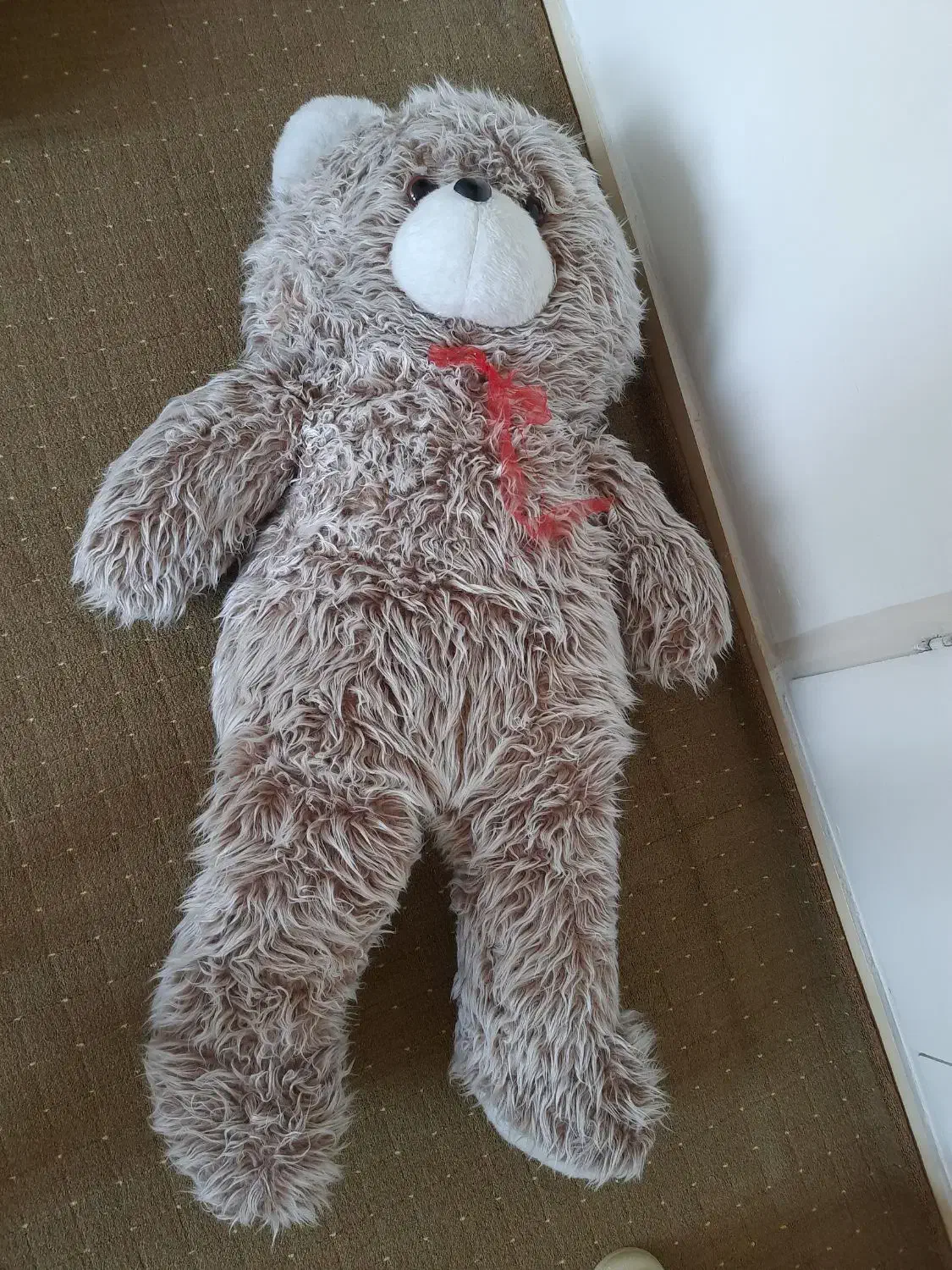 خرس بزرگ عروسکی|اسباب‌بازی بچه|اندیشه, اندیشه فاز ۱|دیوار