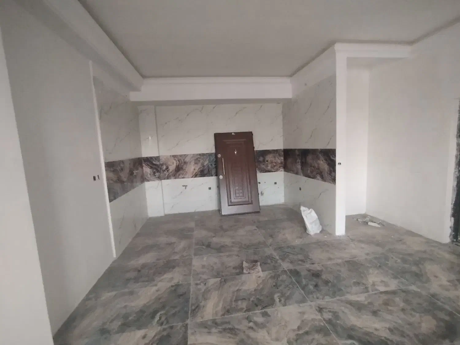 فروش واحد کلید اول برخیابان گلسرخی|فروش آپارتمان|بروجرد, |دیوار