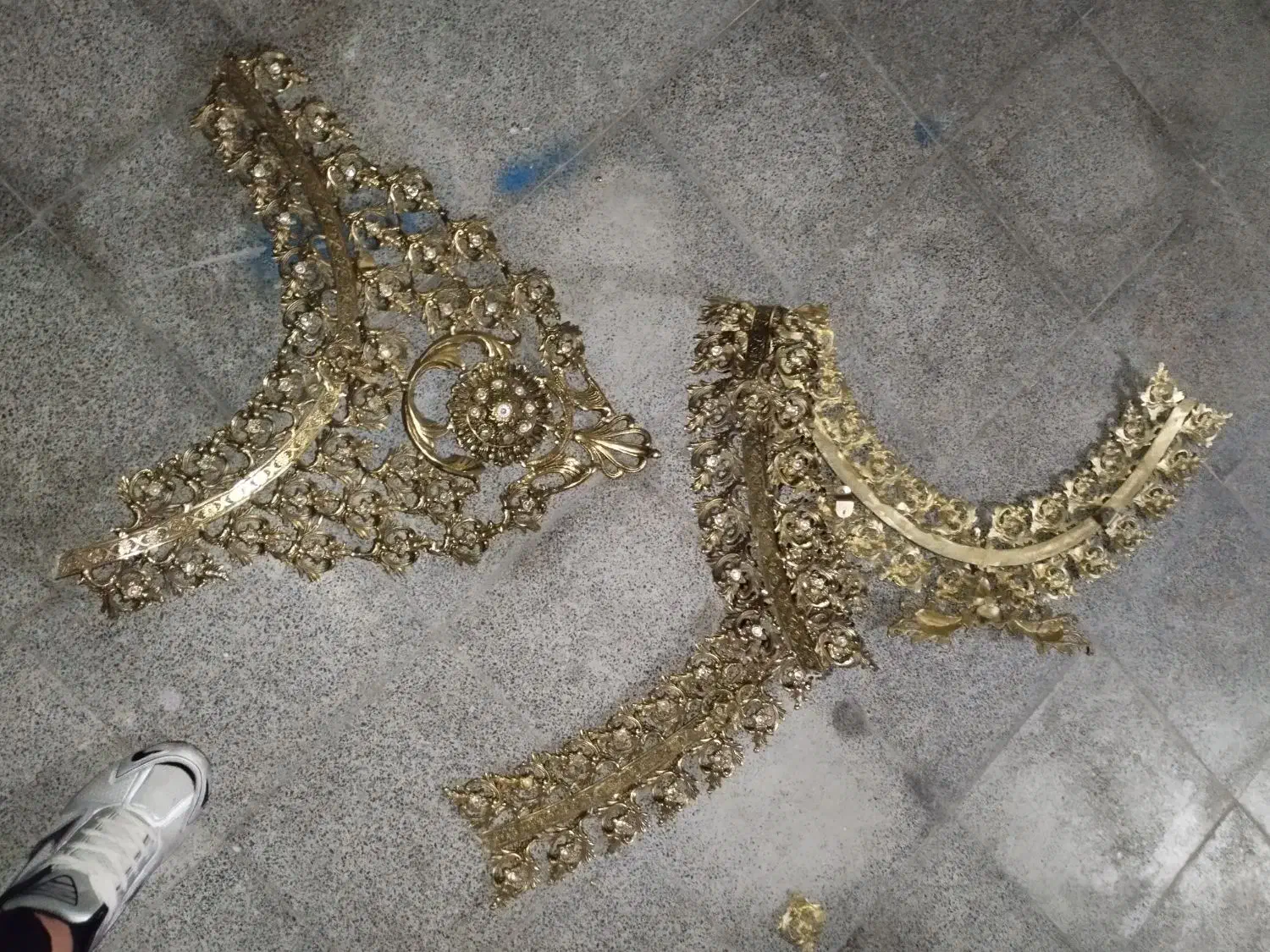 فروش و خرید آینه شمعدان لوستر ساعت بوفه و غیره|بوفه، ویترین، کنسول|تبریز, |دیوار