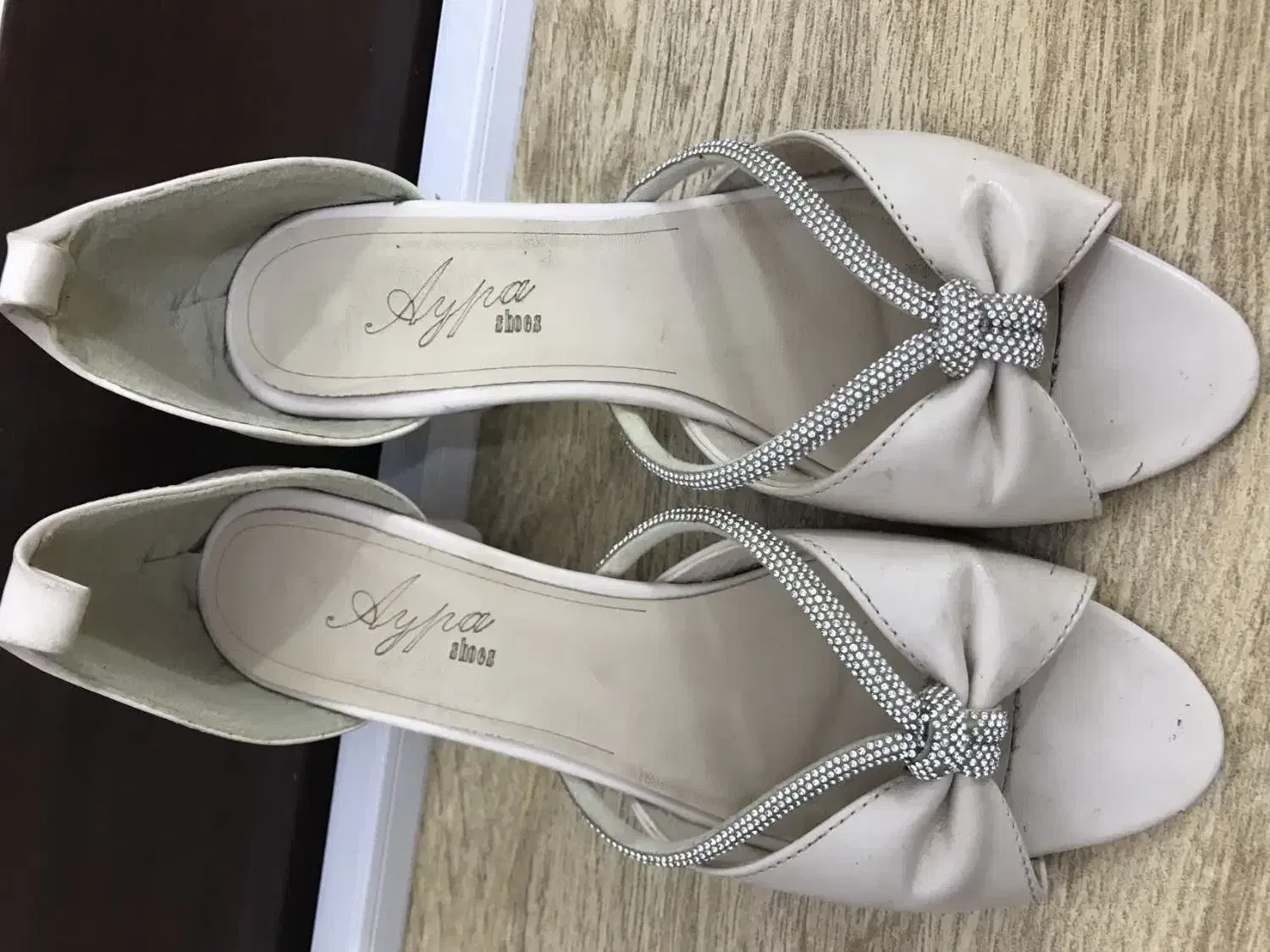 کفش مجلسی|کیف، کفش، کمربند|شاهین دژ, |دیوار