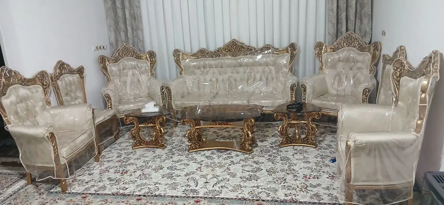 مبلمان ۹ نفره کرمی با کاور|مبلمان خانگی و میز عسلی|کرمانشاه, |دیوار