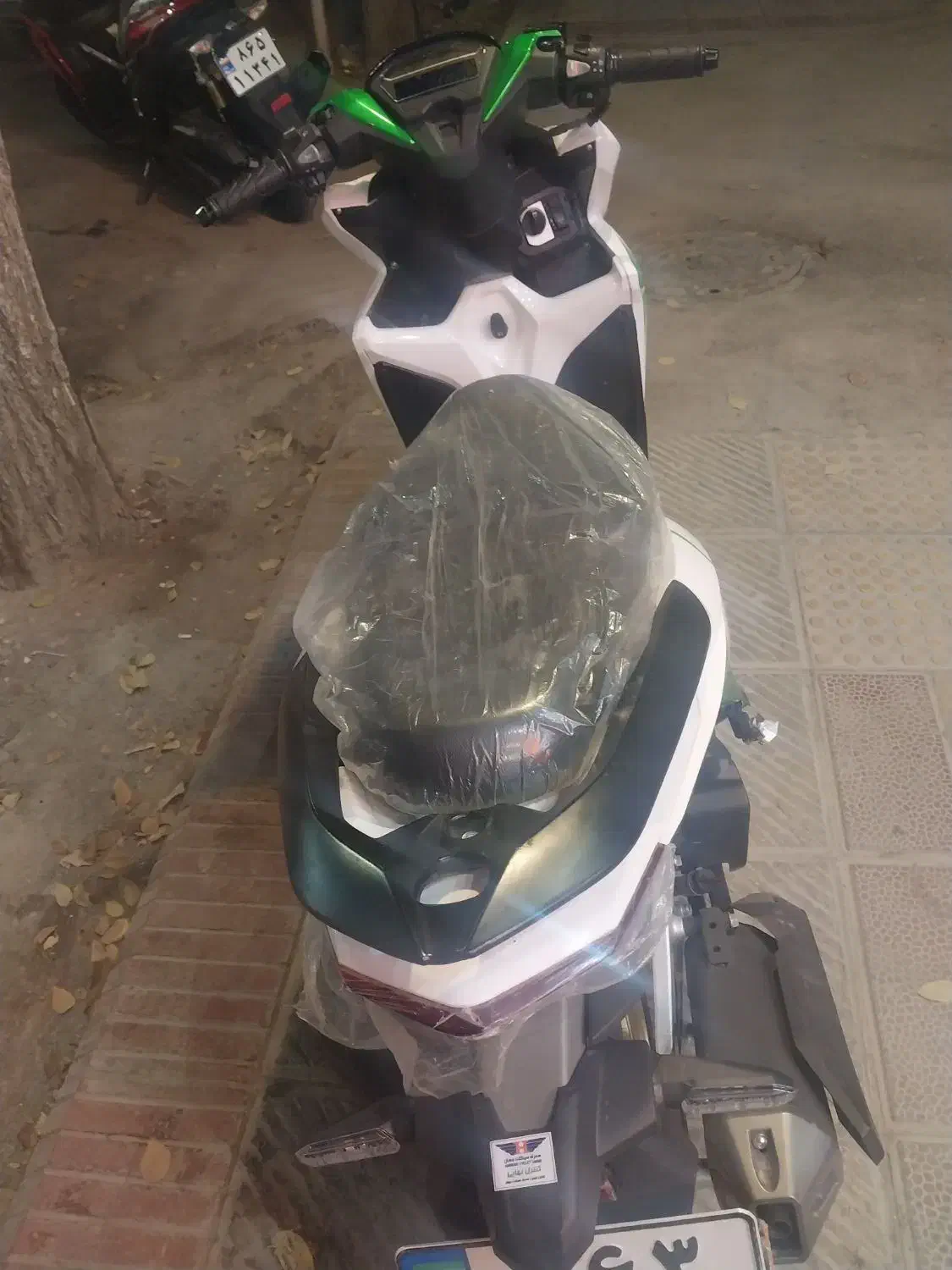 کلیک ۱۸۰ مدل ۴۰۲ صفر|موتورسیکلت|شهرضا, |دیوار