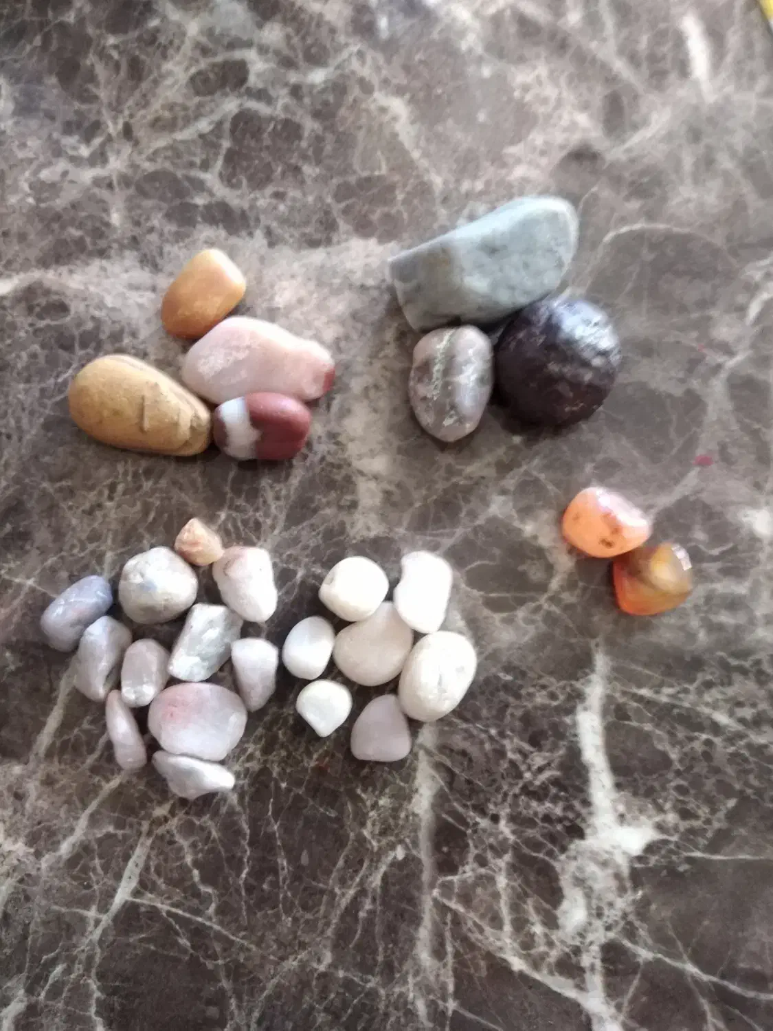 سنگ های قیمتی|کلکسیون اشیاء عتیقه|صدرا-فارس, فاز ۱|دیوار