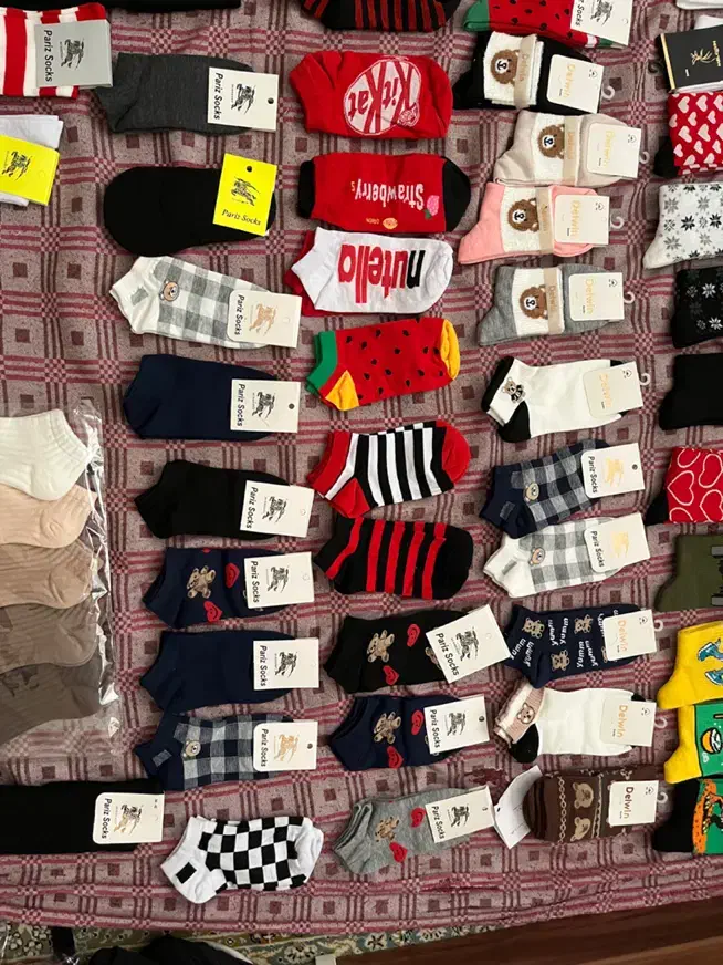 تعدادی جوراب جمع کردن آنلاین شاپ تک و عمده|لباس|تهران, شهرک کوهسار|دیوار