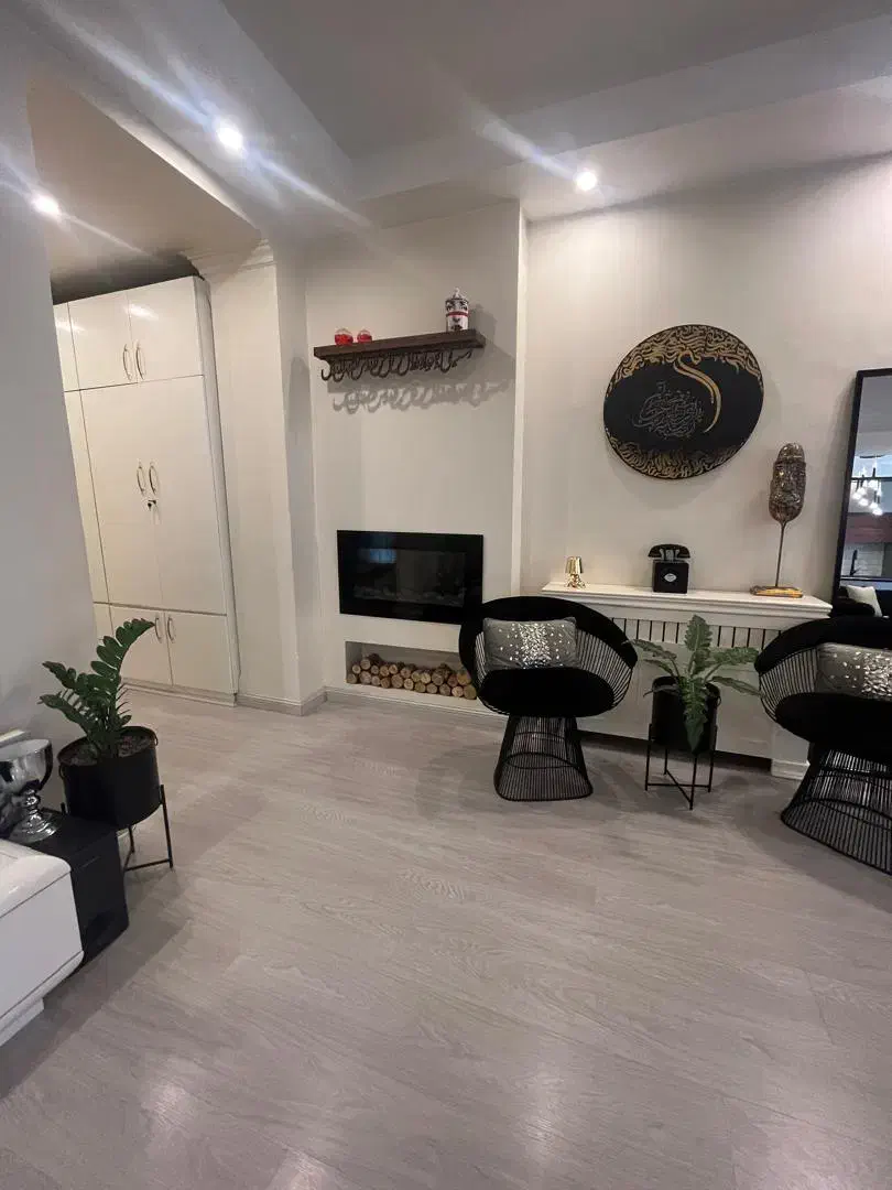 ۱۱۵متر  دادمان درحد‌نوساز  غرق‌نور  لابی‌دار