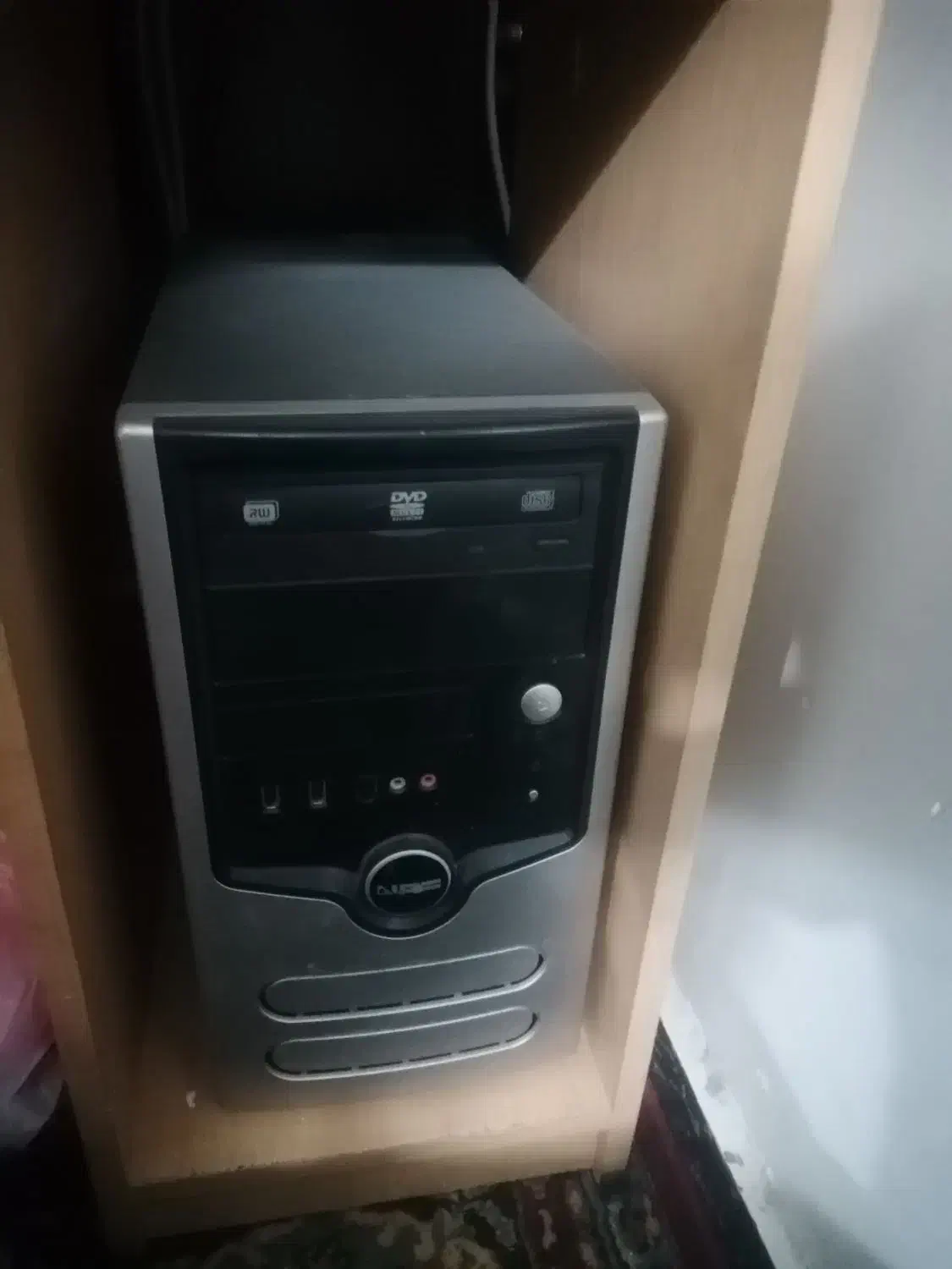 سیستم کامل با میز اشانتیون|رایانه رومیزی|کرمان, |دیوار