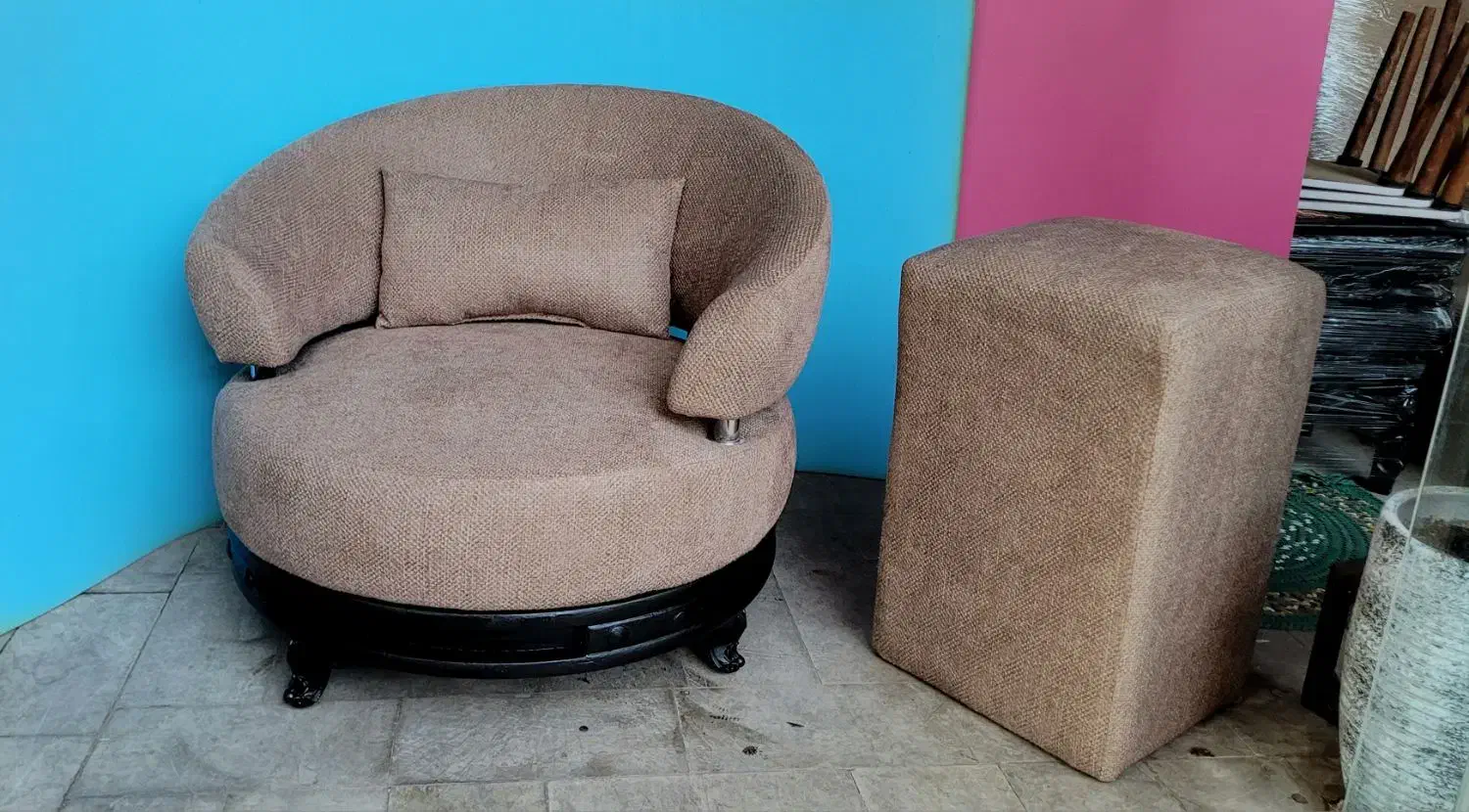 مبل گرد بهمراه  چندین  نیمکت ترک  به فروش|صندلی و نیمکت|مشهد, کلاهدوز|دیوار