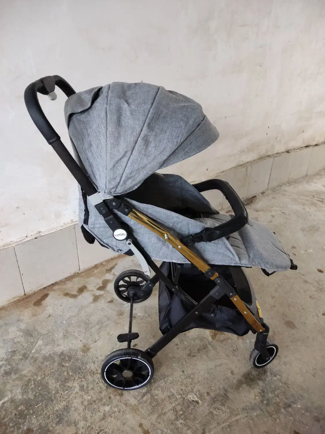 کالسکه و روروک و گهواره بچه|کالسکه و لوازم جانبی|فومن, |دیوار