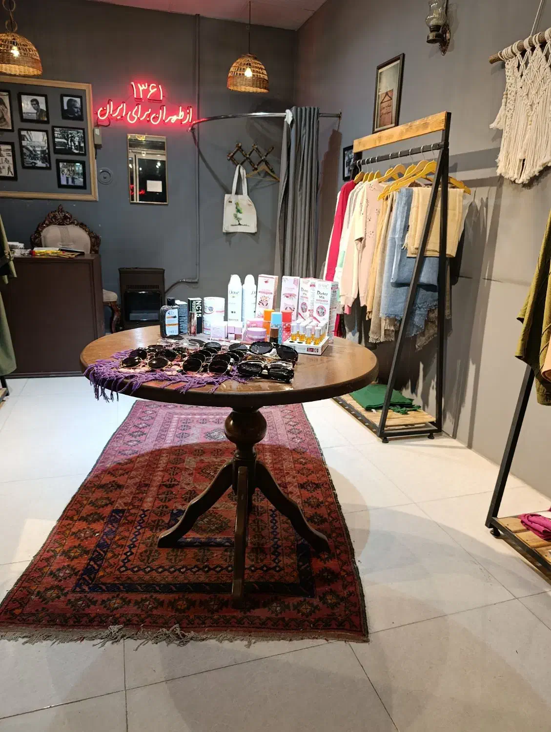 میز گرد|بوفه، ویترین، کنسول|شیروان (خراسان), |دیوار