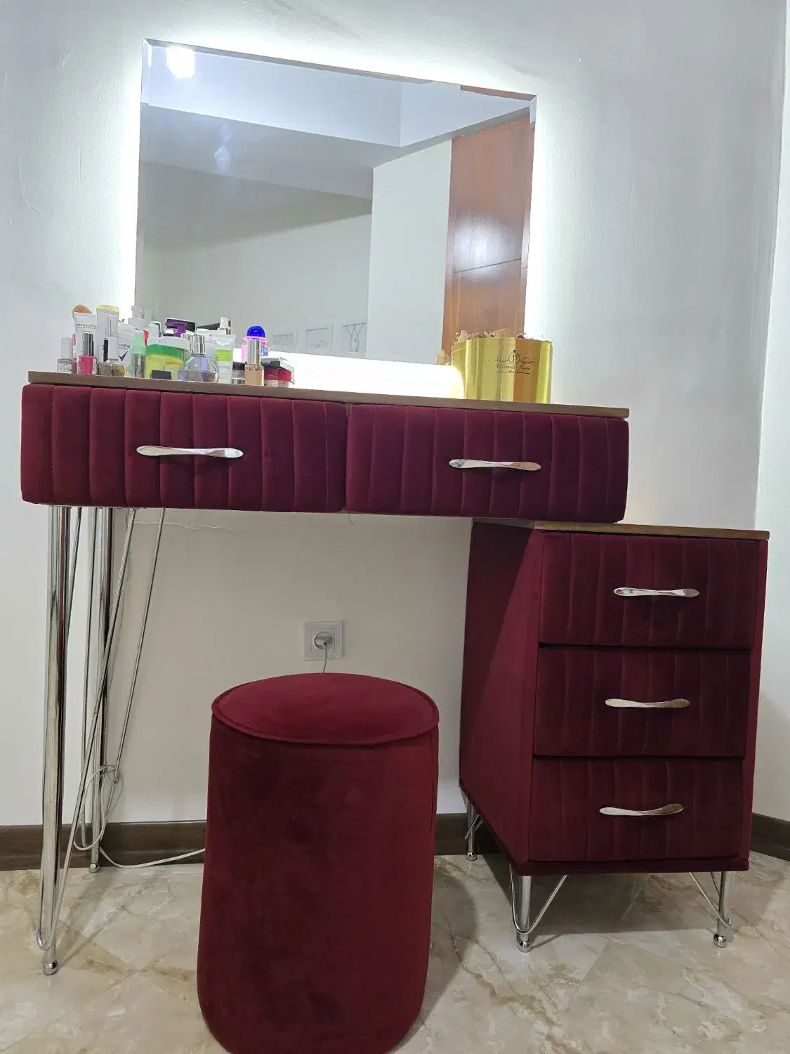 میز آرایش|میز و صندلی غذاخوری|کرج, برغان|دیوار