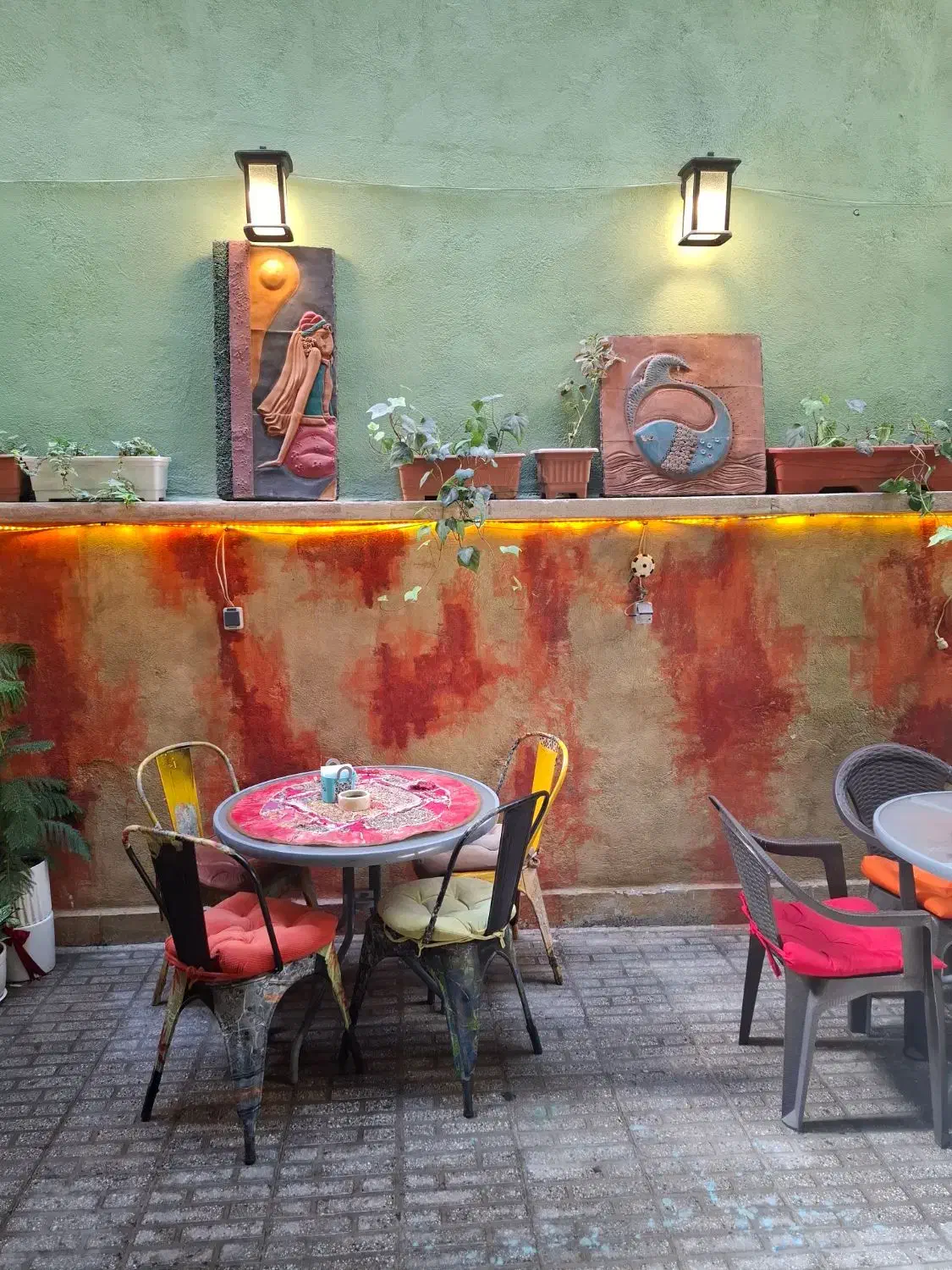 سالن دار خانم|استخدام خدمات فروشگاه و رستوران|تهران, فلسطین (میدان انقلاب)|دیوار