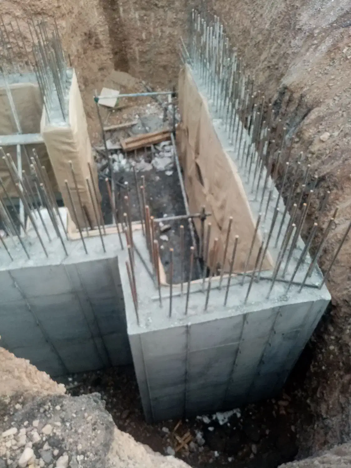 اجرای المتور بندی وسقف تیرچه پاشنه کرومیت  قالبندی|خدمات پیشه و مهارت|لواسان, |دیوار