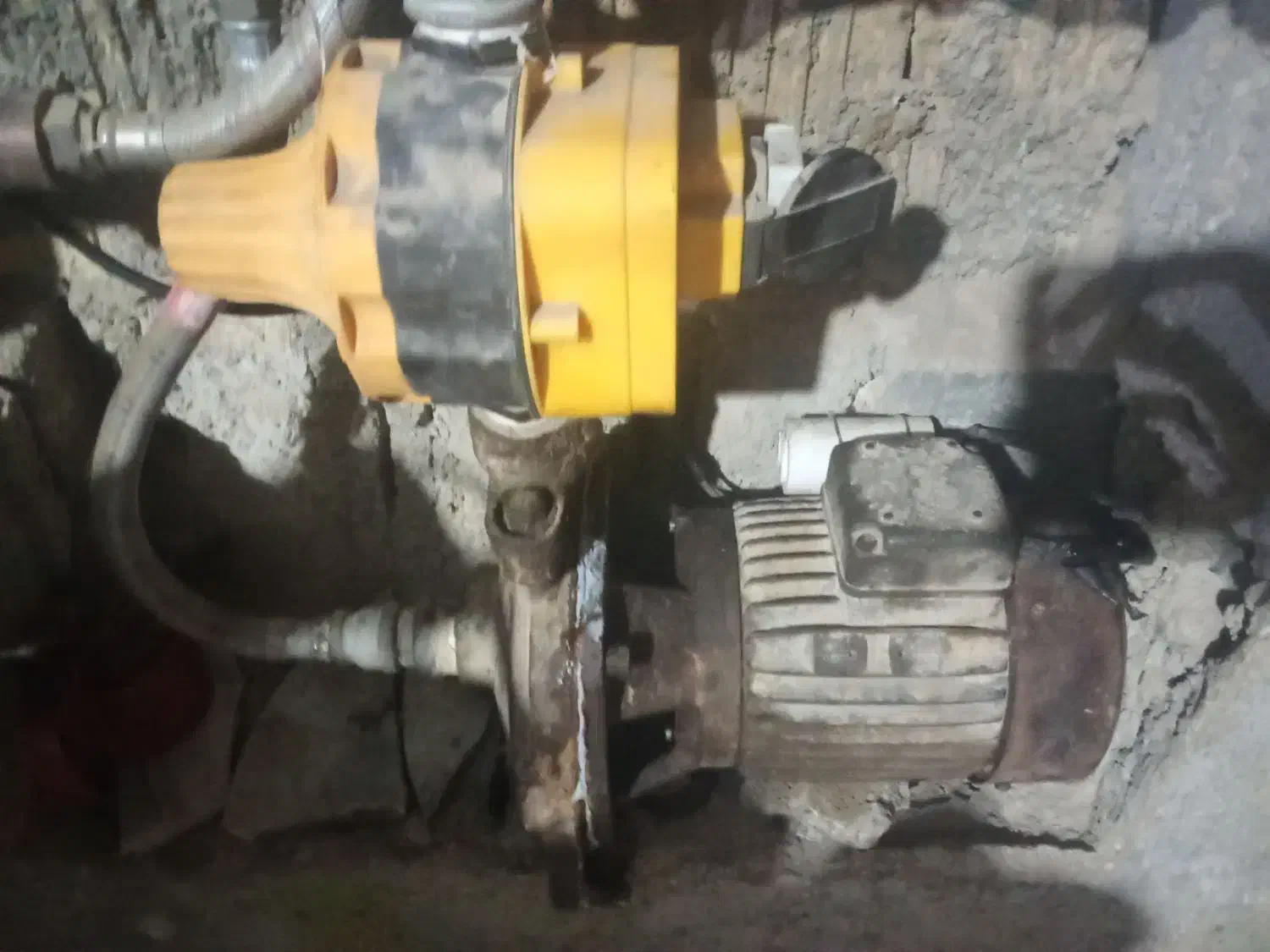 پمپ بزرگ بدون اتومات|آبگرمکن، پکیج، شوفاژ|شبانکاره, |دیوار