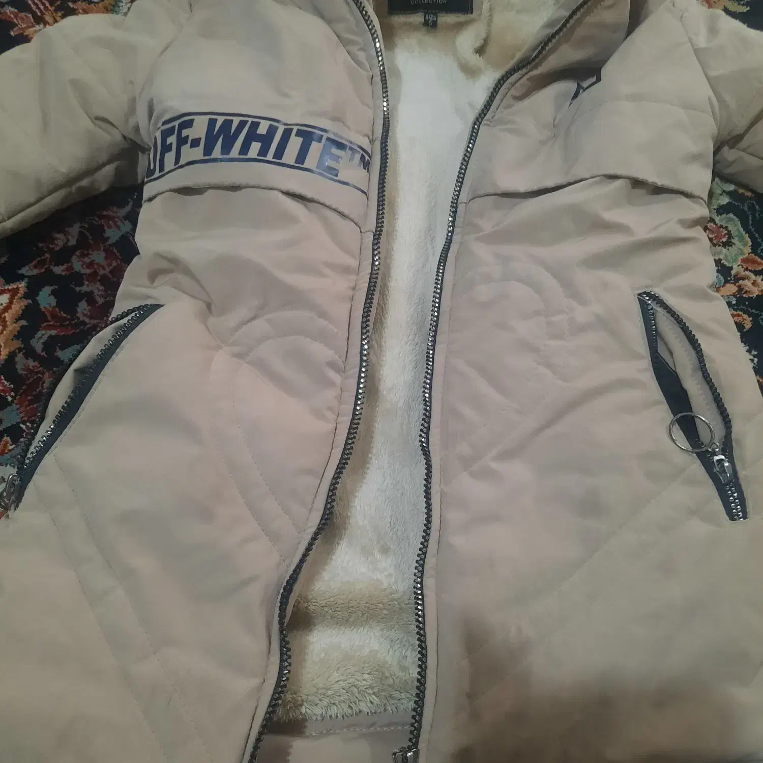 کاپشن نو|لباس|فرخ‌شهر, |دیوار