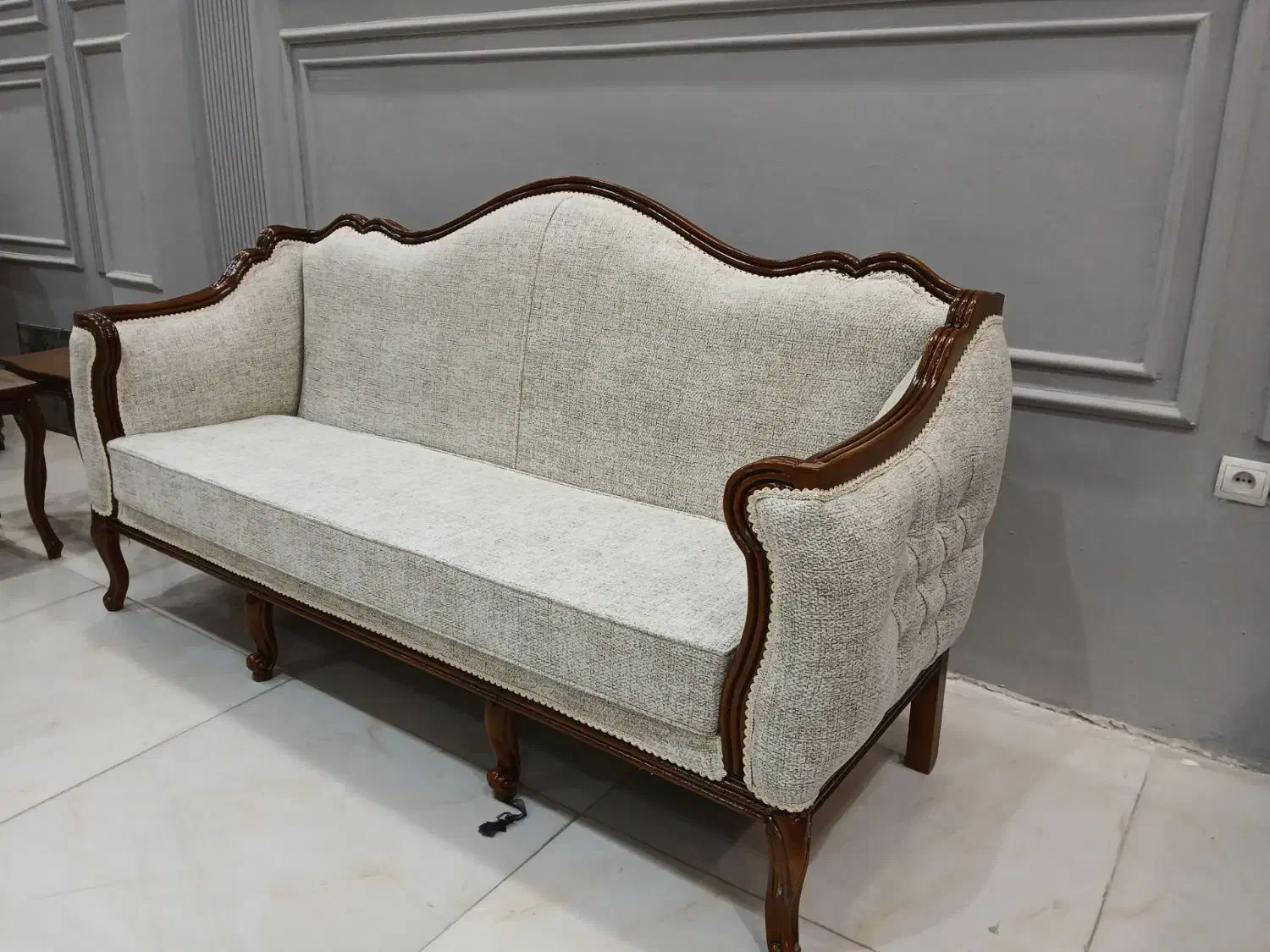 مبل کویین امیرلک همراه جلومبلی عسلی|مبلمان خانگی و میز عسلی|صفادشت, |دیوار