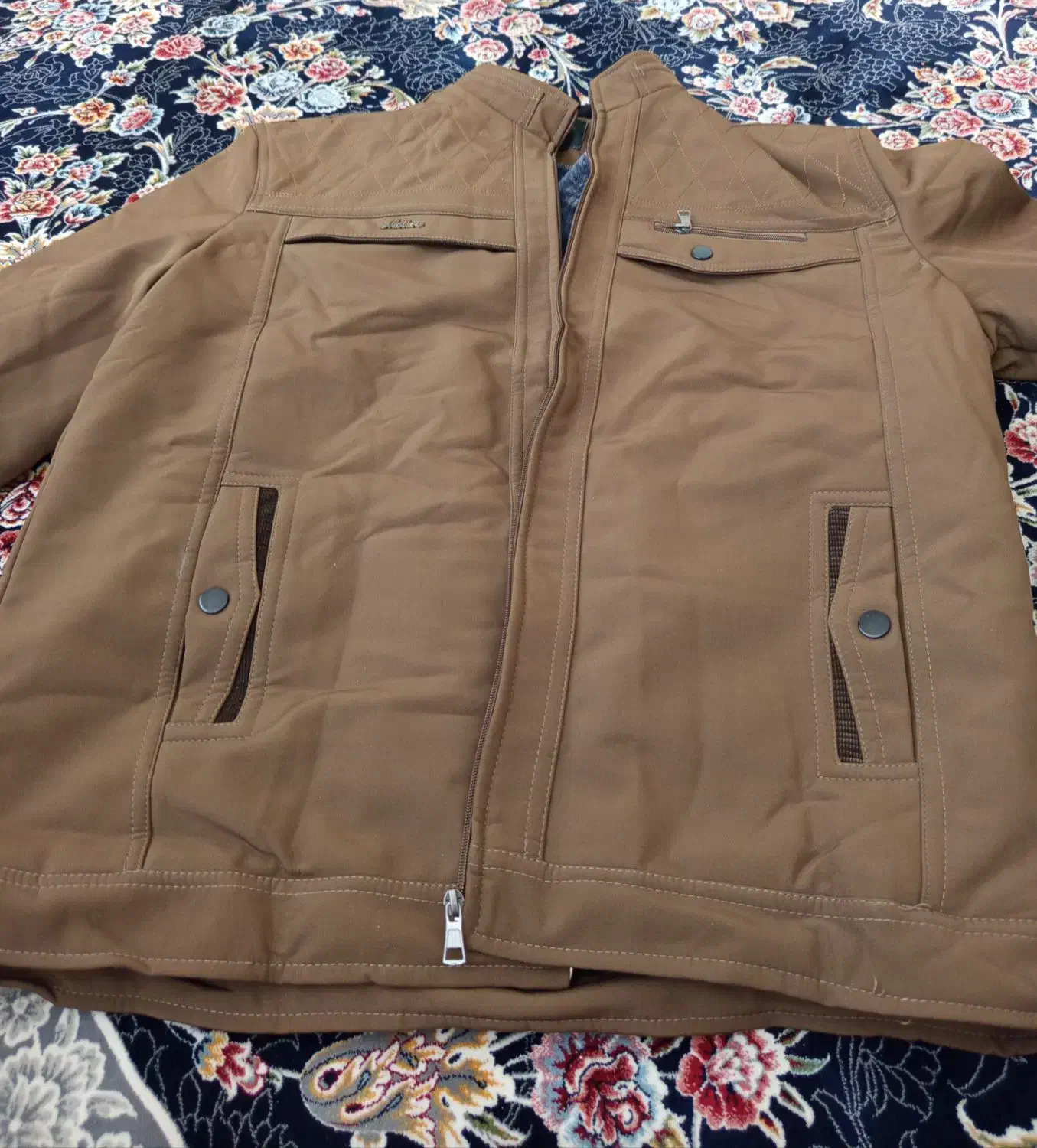 کاپشن|لباس|شیراز, گلشن|دیوار