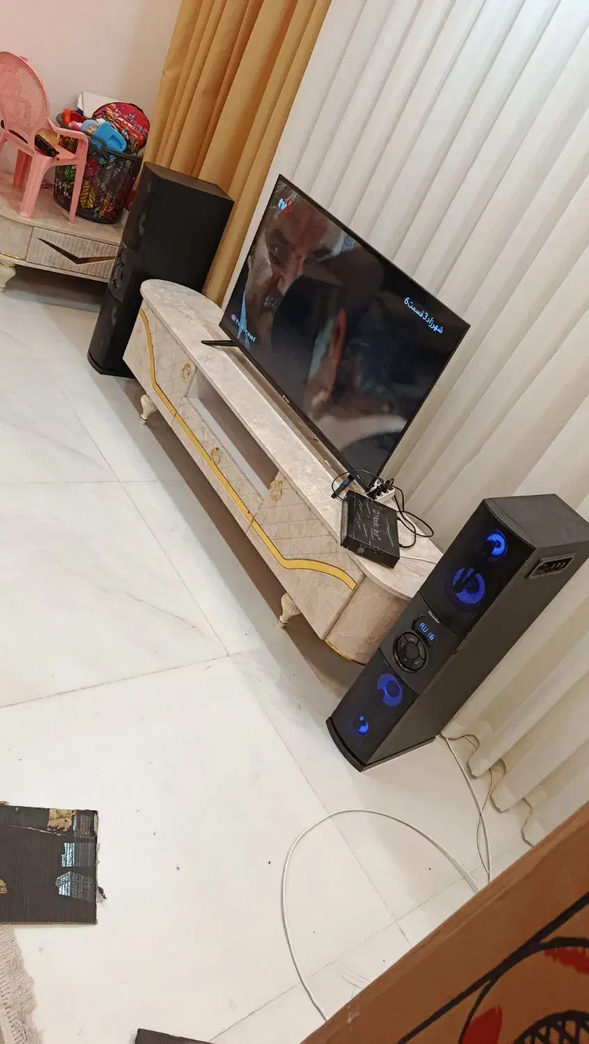 درحد نو|تلویزیون و پروژکتور|اسفراین, |دیوار