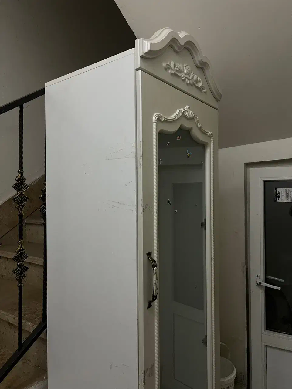 کمد|جاکفشی، کمد، دراور|مشهد, فارغ التحصیلان|دیوار