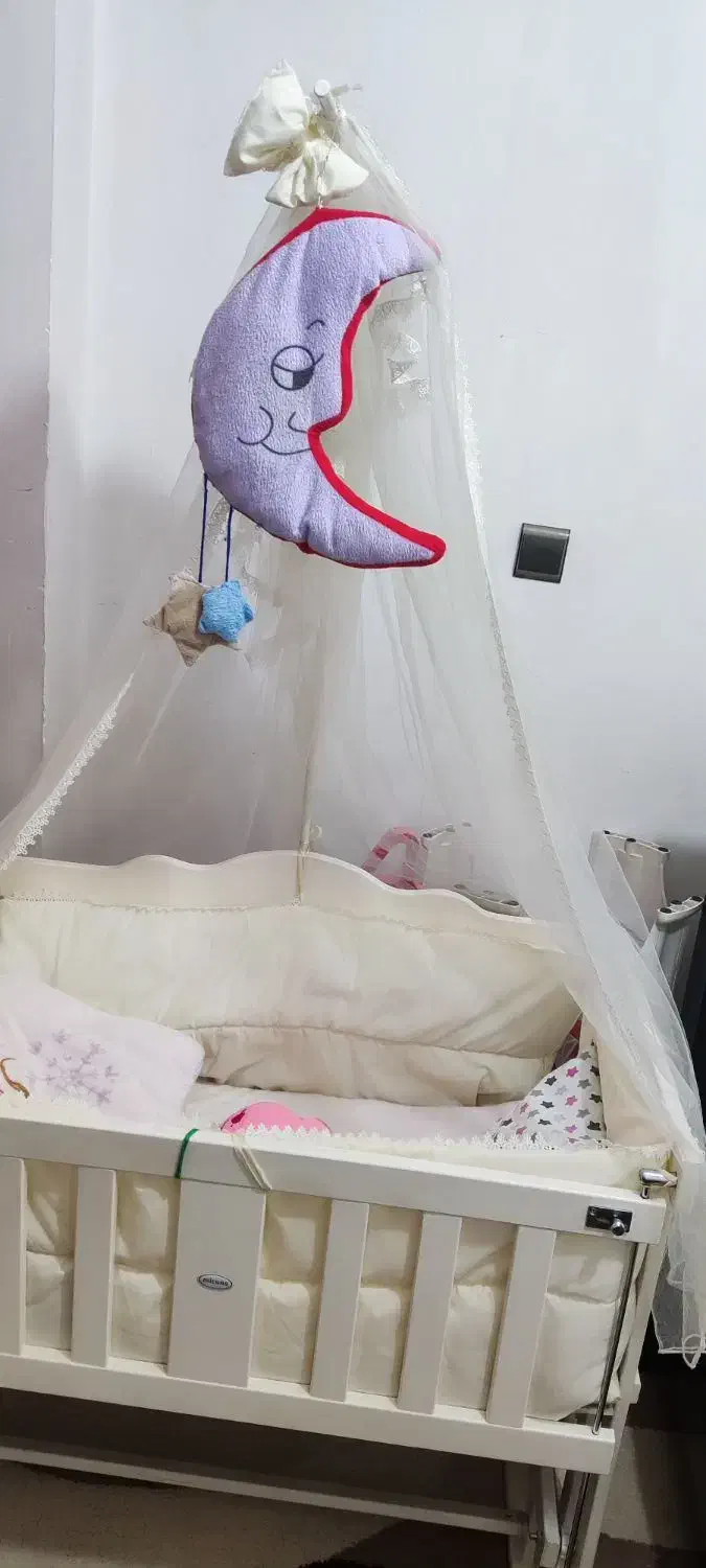 گهواره|تخت و صندلی بچه|فولادشهر, مسکن مهر فولادشهر|دیوار