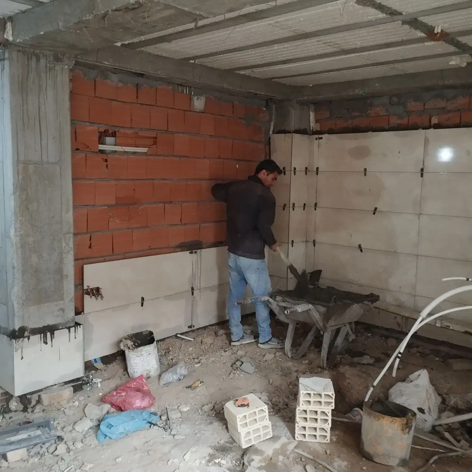 کاشی کاری و هرگونه بنایی|خدمات پیشه و مهارت|گرمه, |دیوار