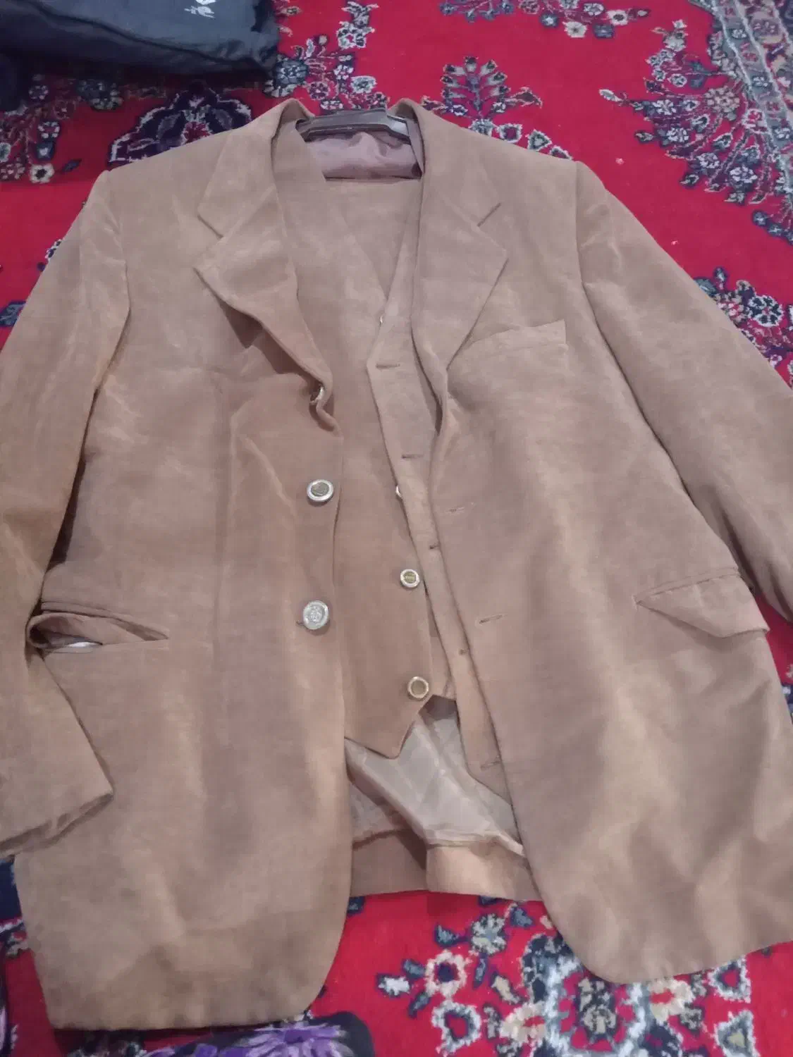 کت شلوار.جلیقه|لباس|رشت, پیرکلاچای|دیوار