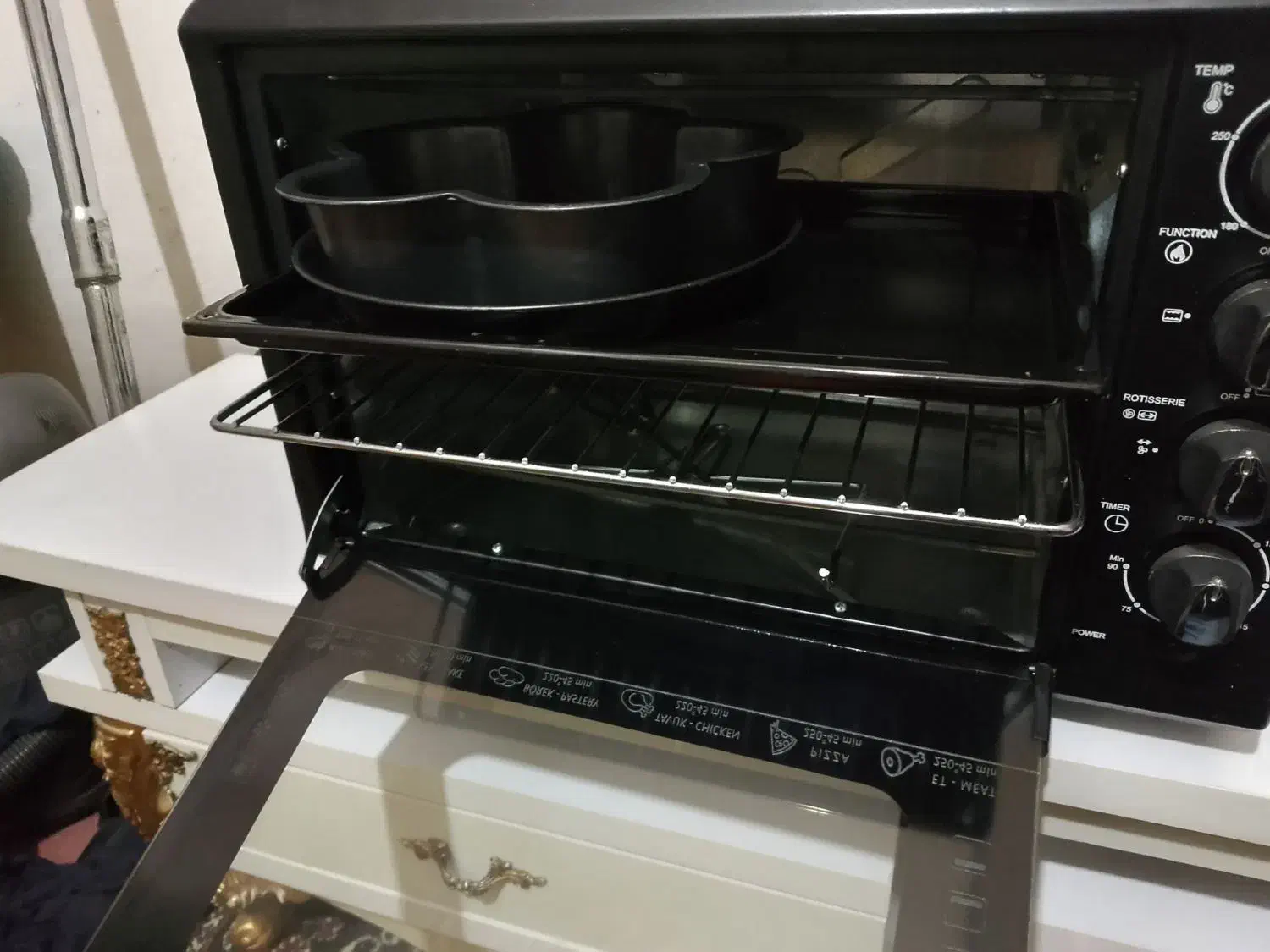 1توستر طرح فر آکبند و1میز تلویزیون نو|اجاق گاز و لوازم برقی پختوپز|دهگلان, |دیوار