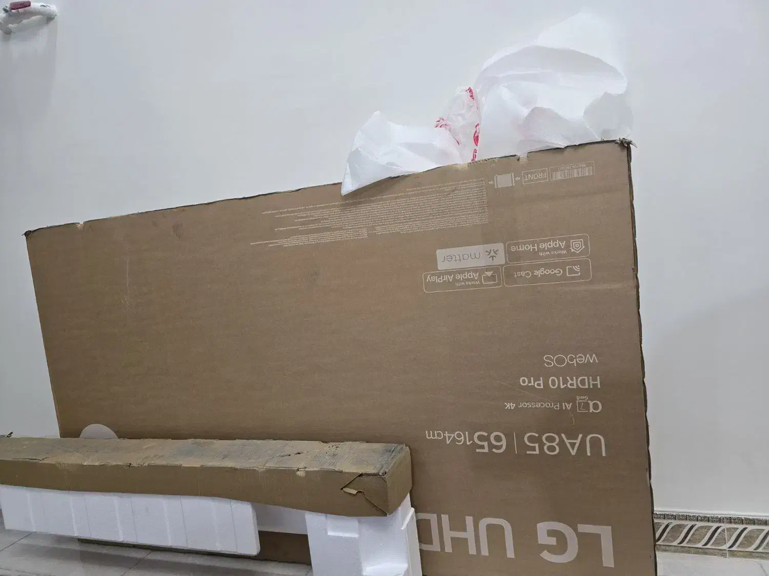 کارتون تلویزیون الجی ۶۵ اینچ|تلویزیون و پروژکتور|فردیس, شهرک شهید حسینی|دیوار