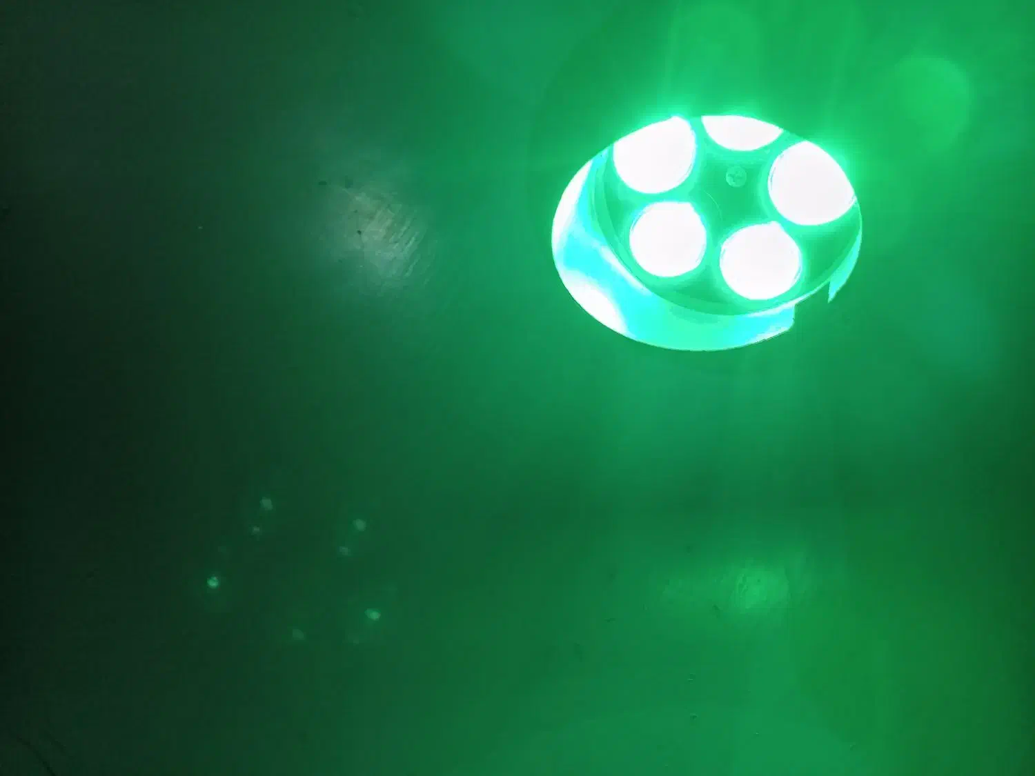 چراغ  ( لامپ  )  ال ای دی LED سبز|لامپ و چراغ|اهواز, کمپلو جنوبی|دیوار