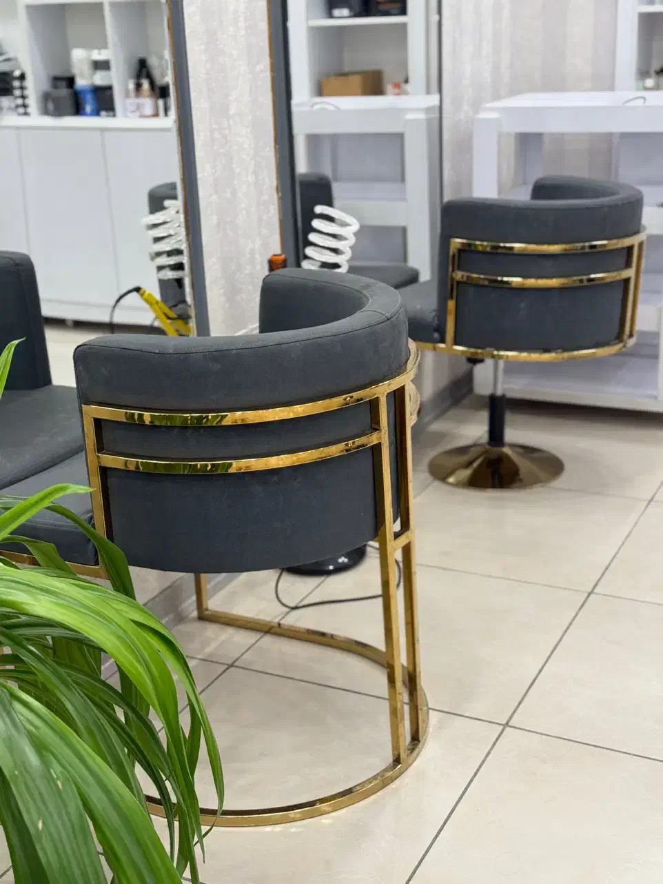 فروش وسایل سالن زیبایی به علت تغییر دکوراسیون|آرایشگاه و سالنهای زیبایی|یزد, |دیوار