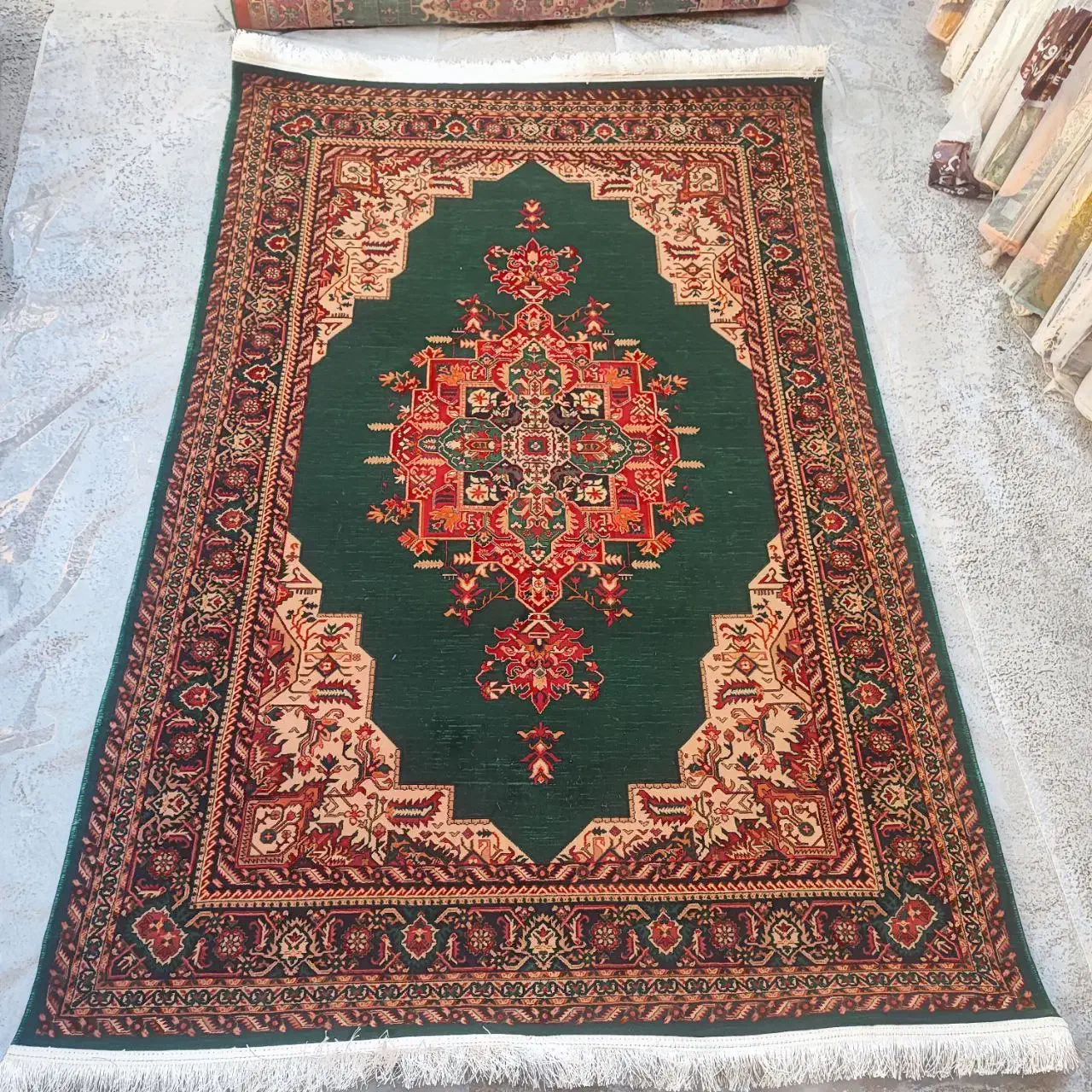 فرش ماشینی کاشان طرح اصیل سبز ۱/۵و۴و۶و۹ متری|فرش|تهران, بازار|دیوار