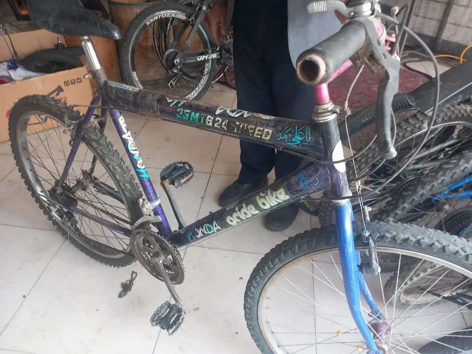 دوچرخه|دوچرخه، اسکیت، اسکوتر|قم, دروازه چوبی|دیوار